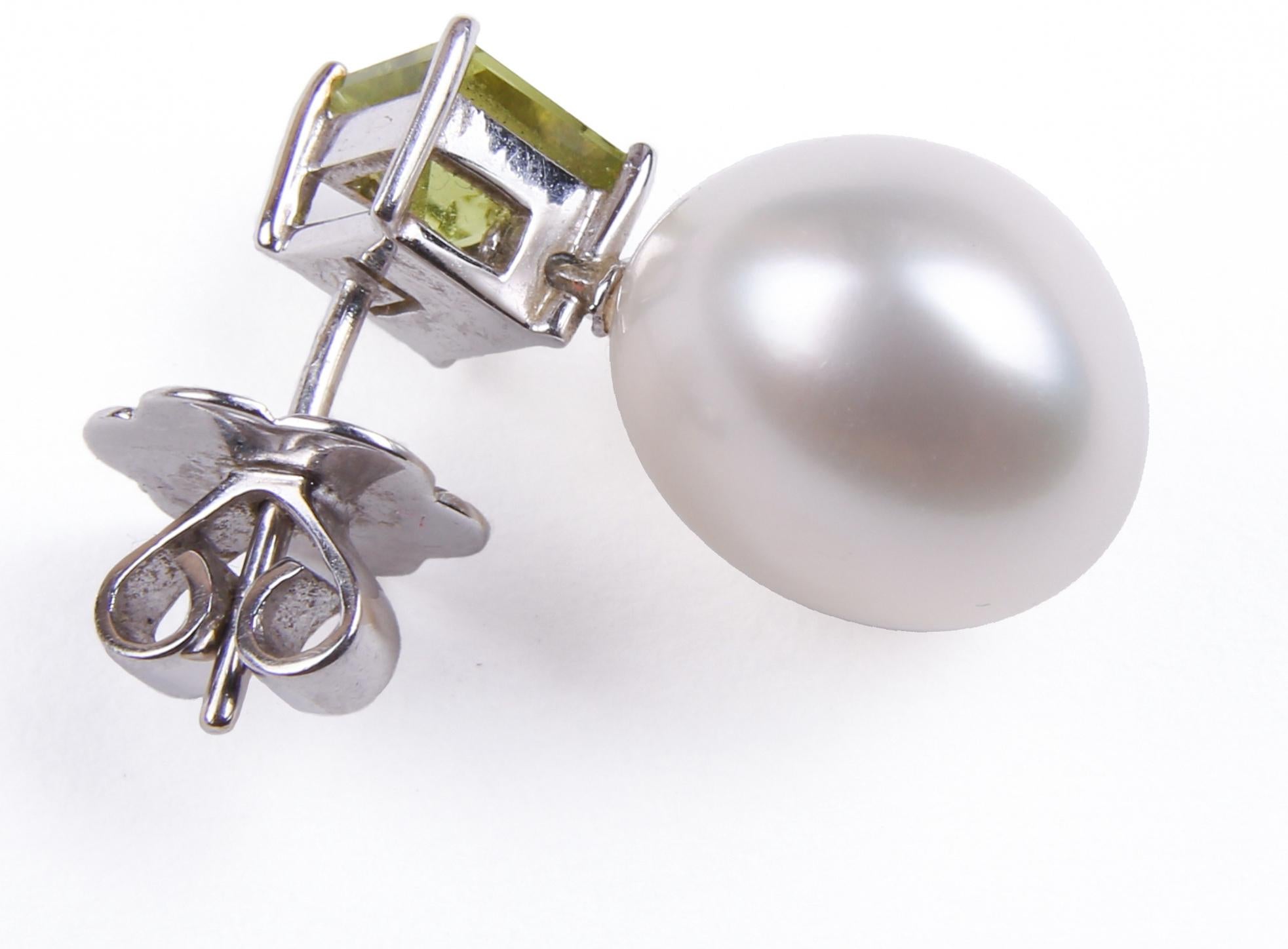 18Kt White Gold Autore South Sea Pearl Diamond Peridot Pendant and Earrings Set For Sale 7