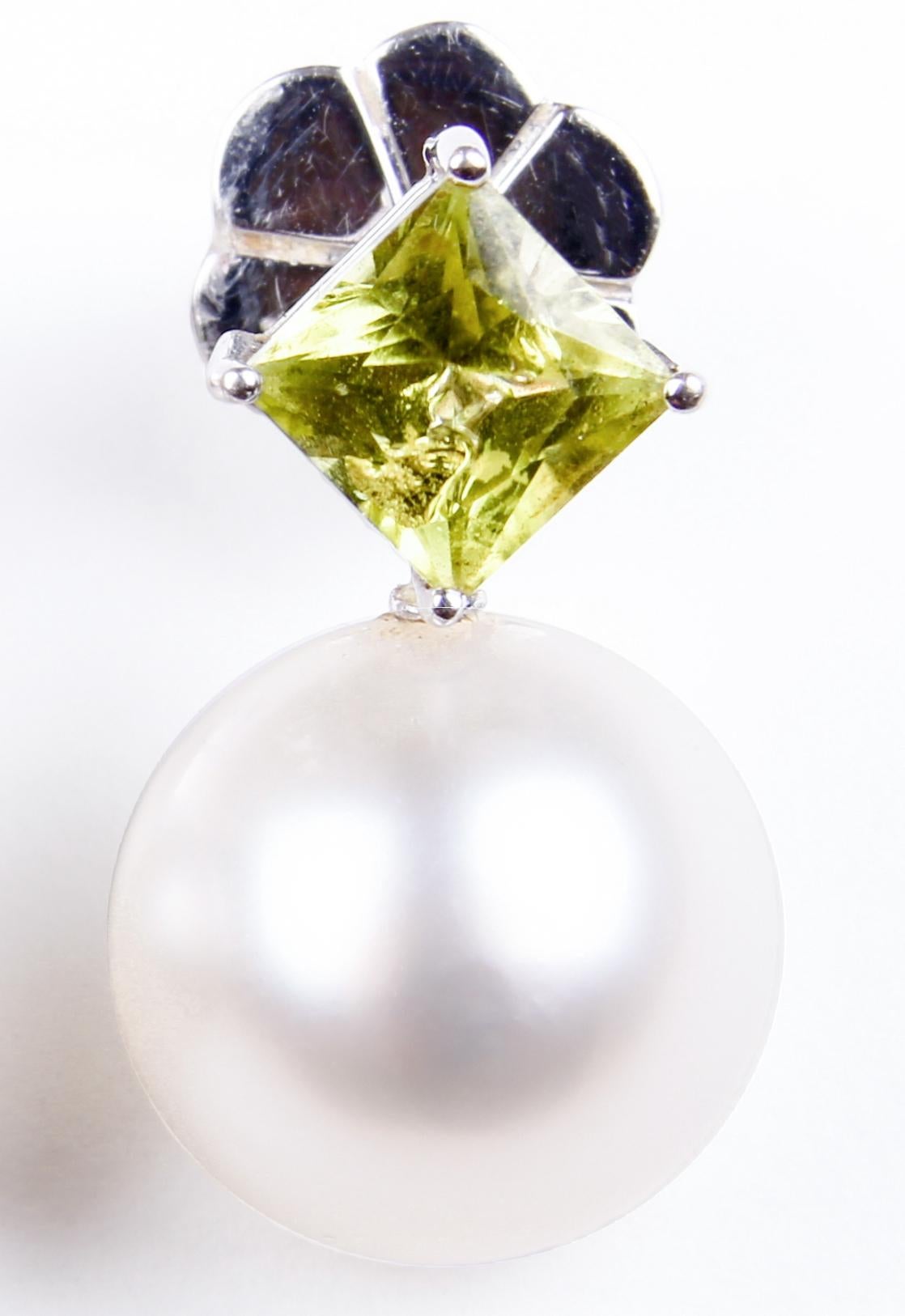 18Kt White Gold Autore South Sea Pearl Diamond Peridot Pendant and Earrings Set For Sale 9