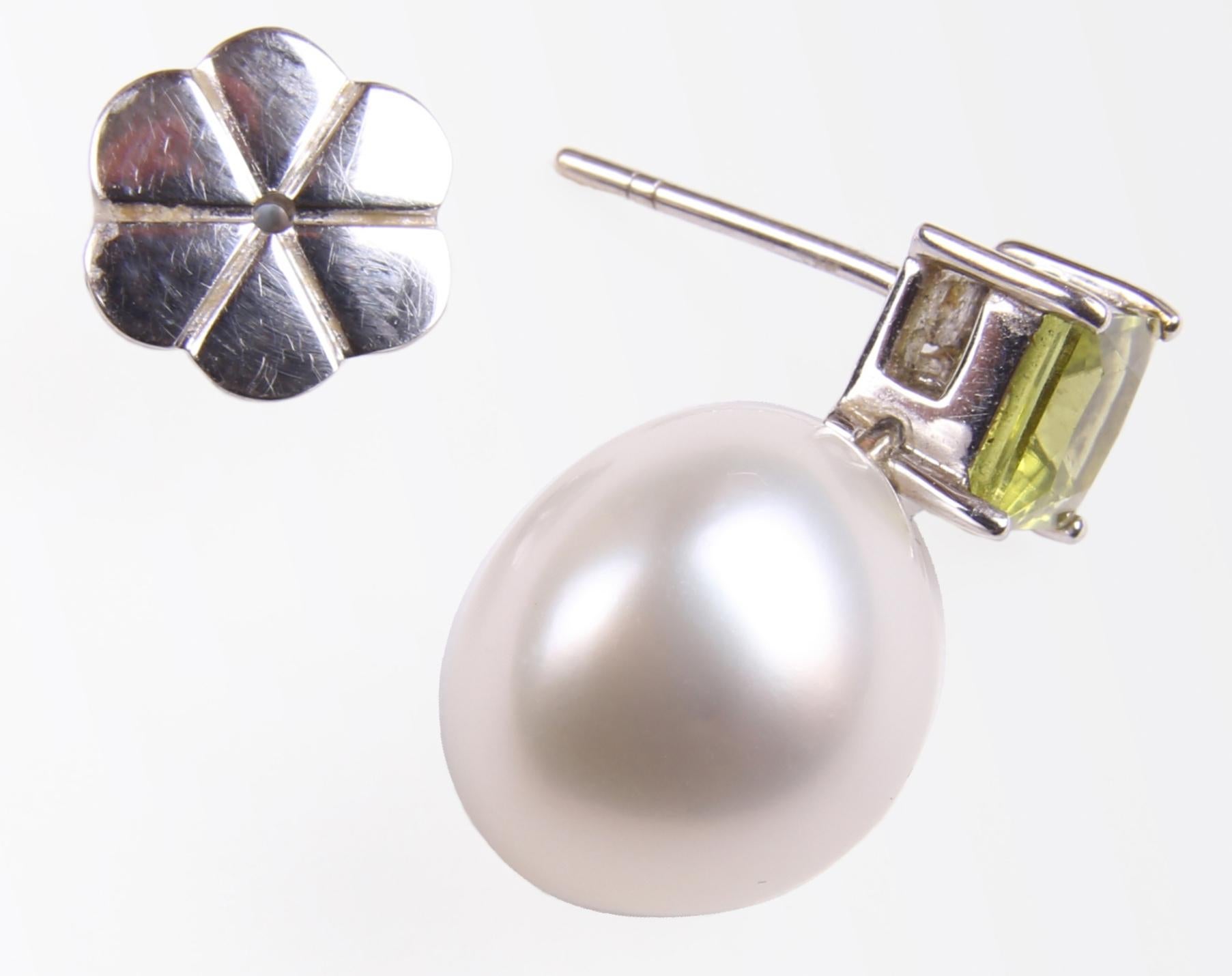18Kt White Gold Autore South Sea Pearl Diamond Peridot Pendant and Earrings Set For Sale 8