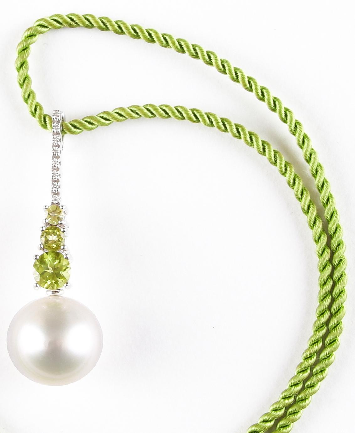 18Kt White Gold Autore South Sea Pearl Diamond Peridot Pendant and Earrings Set For Sale 11