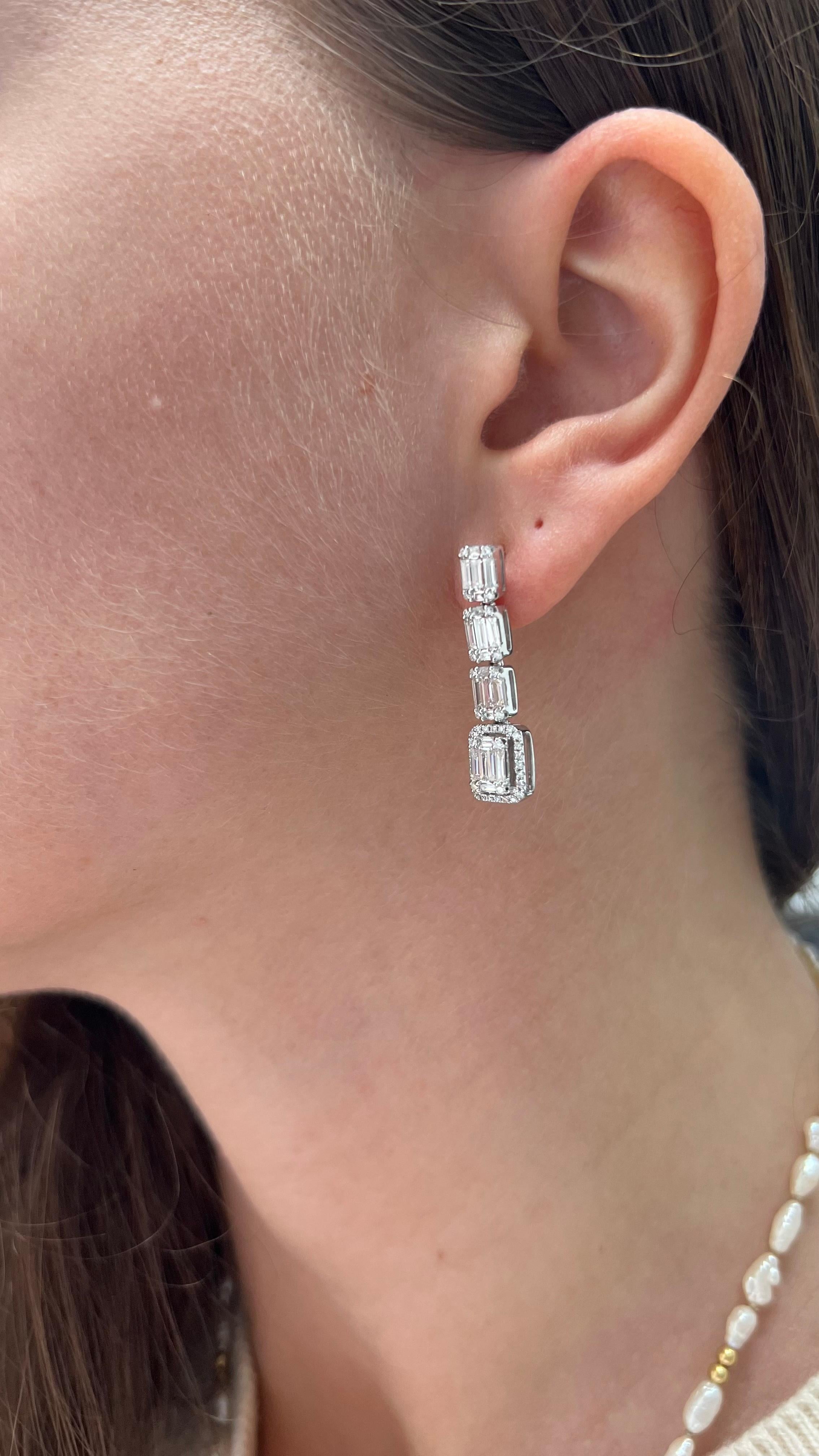 Pendientes Colgantes de Oro Blanco de 18 KT con Diamante Natural de 1,60 Quilates en venta 4