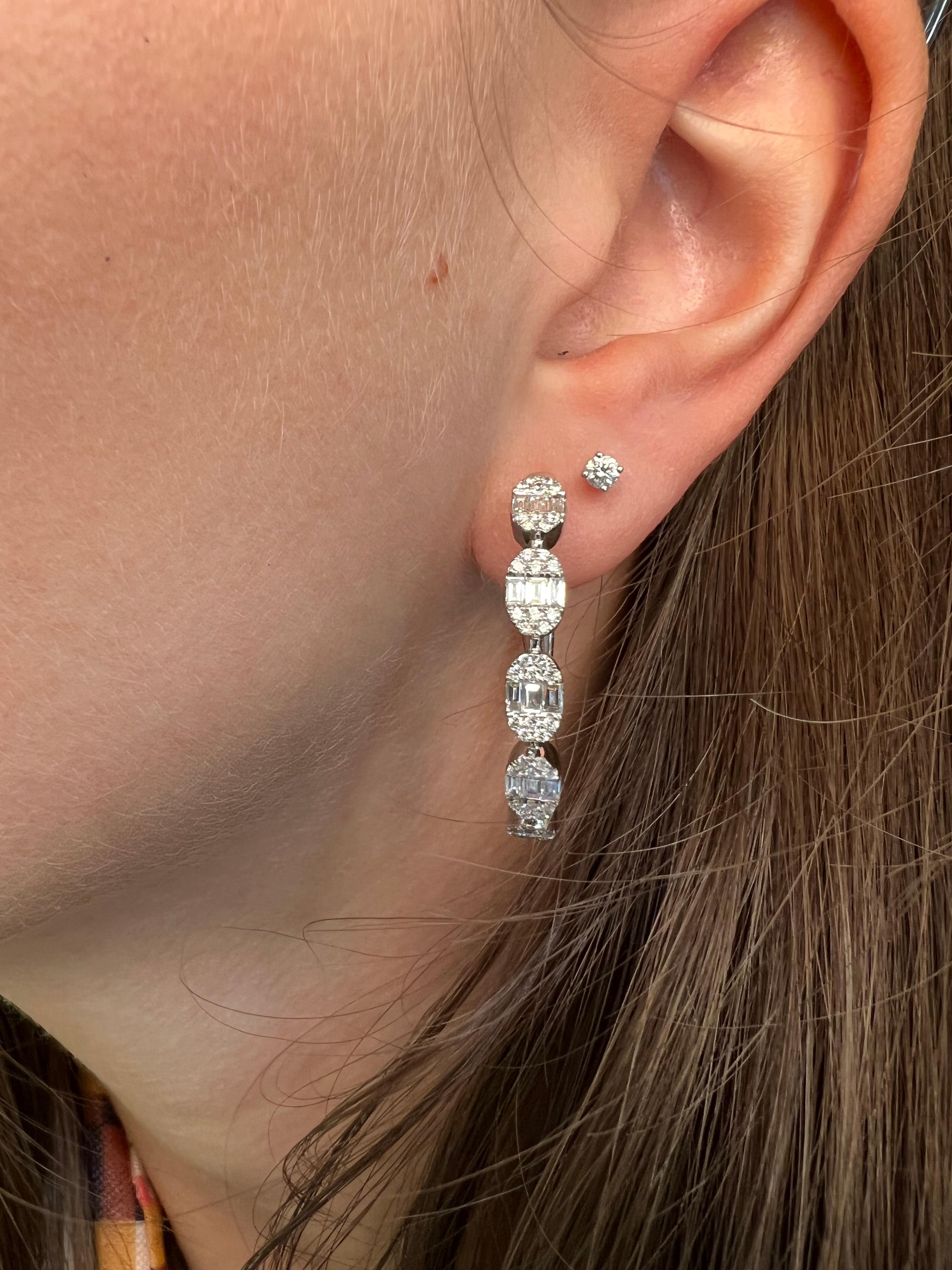 Créoles exclusives en or blanc 18 carats avec diamants naturels de 1,45 carat Neuf - En vente à Antwerpen, BE