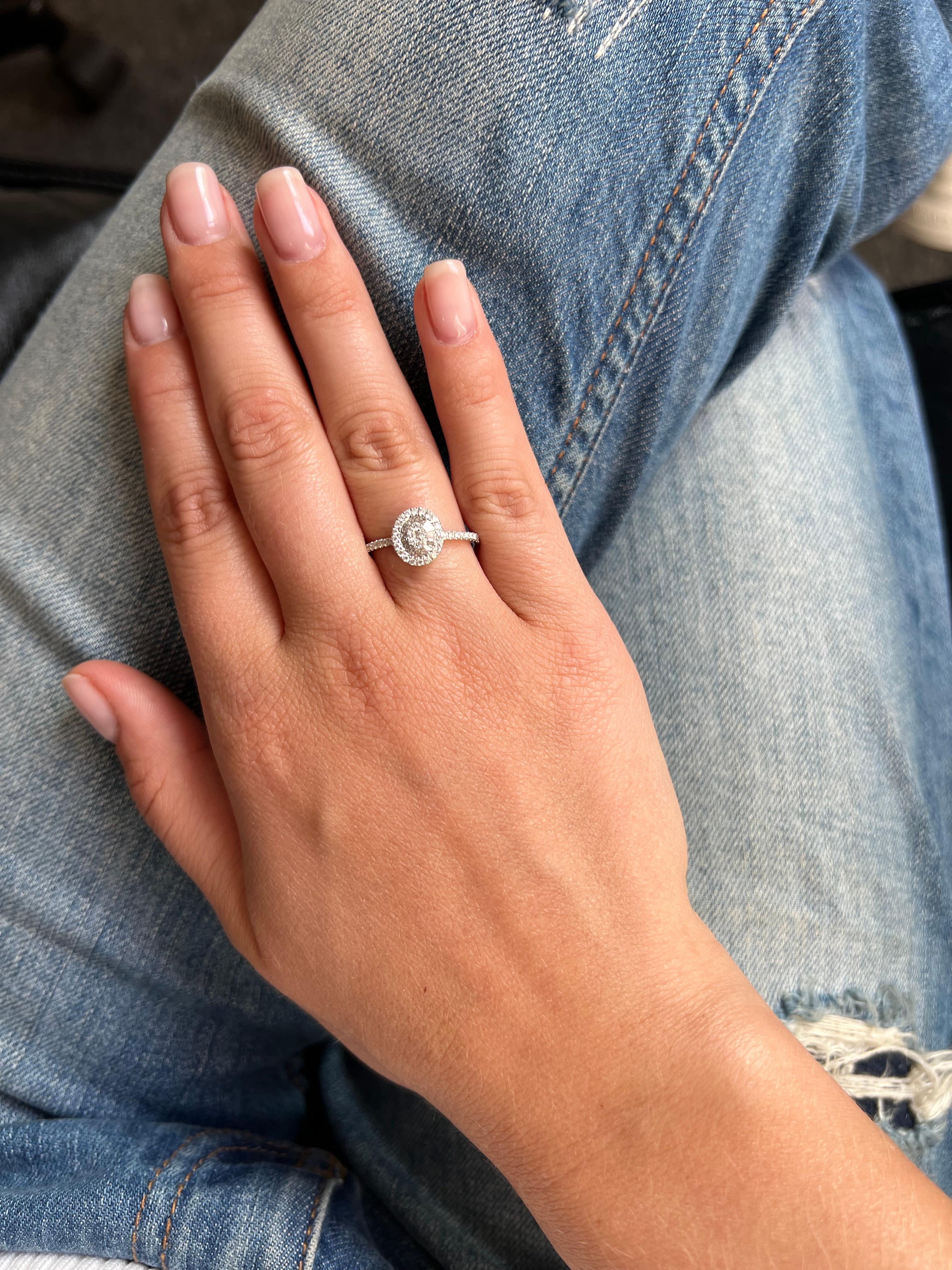 Women's 18kt White Gold Baguette Diamonds Starburst Cluster Anniversary Ring For Sale