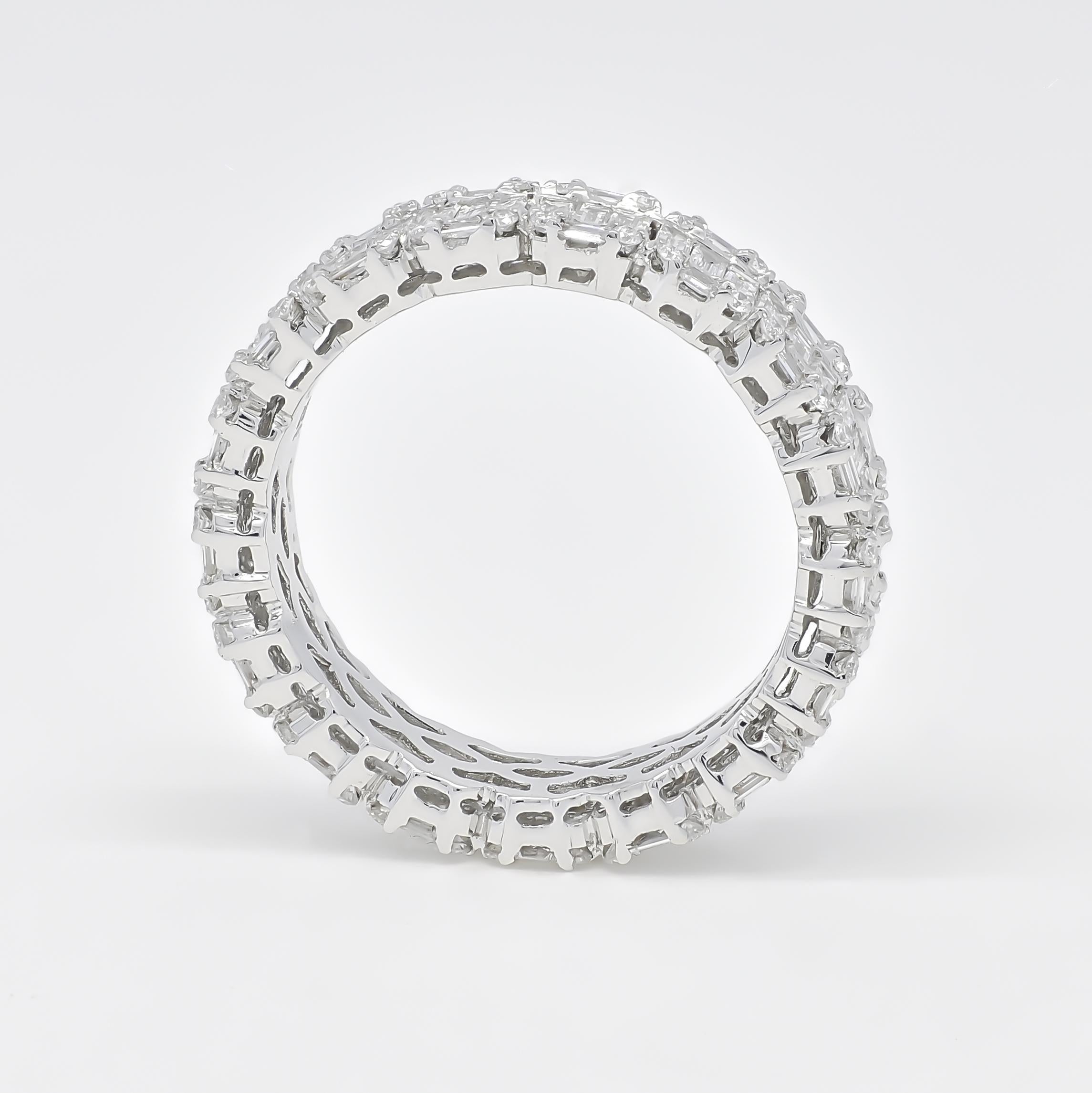 En vente :  Bracelet d'éternité en or blanc 18 carats avec grappe de diamants naturels baguettes 3