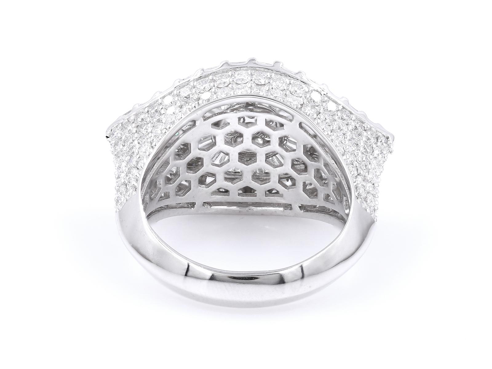 18KT Weißgold Baguette & runder Diamant Statement Ring im Angebot 3