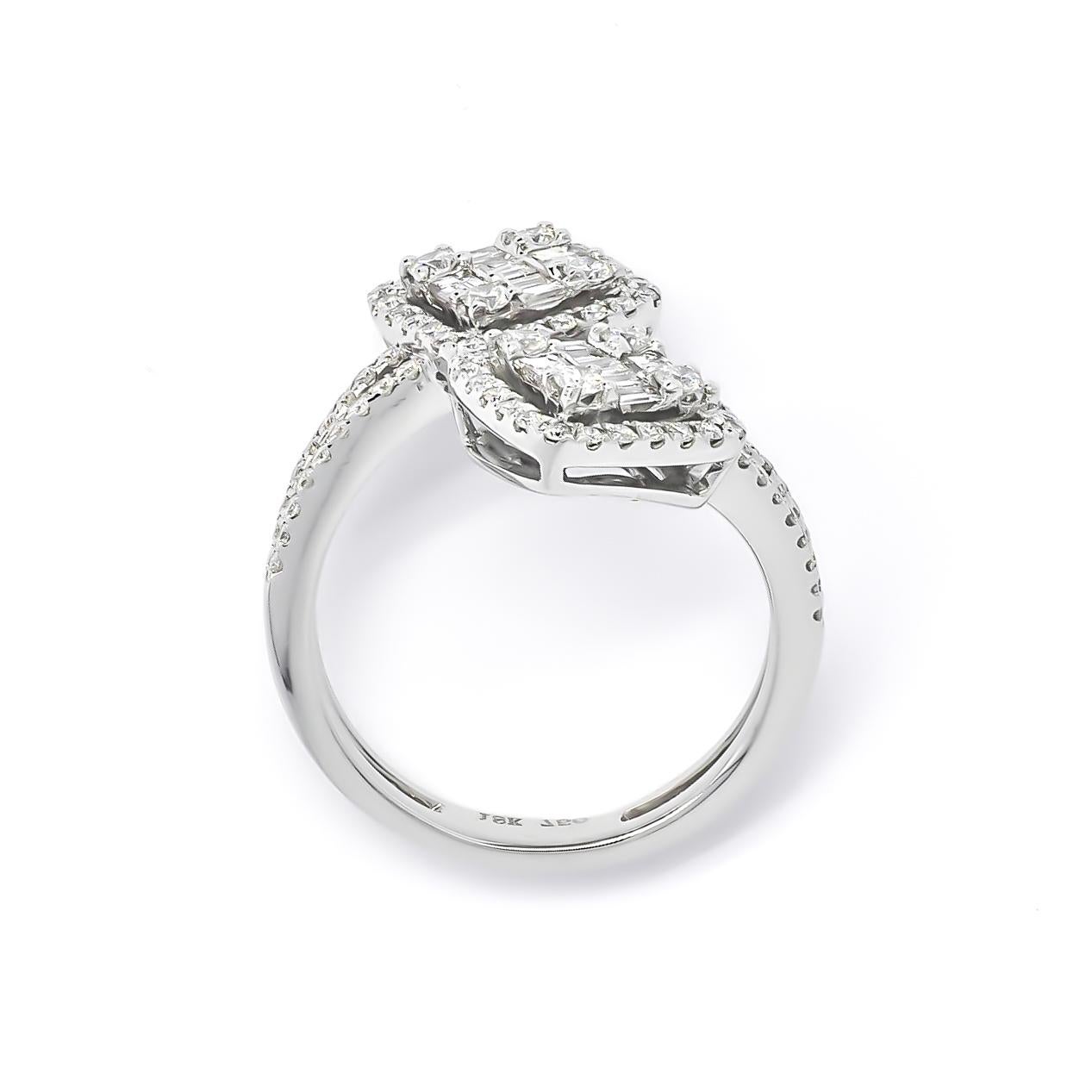 18 Karat Weißgold Baguette-Statement-Ring mit runden Diamanten und 2 Cluster-Halo (Art déco) im Angebot