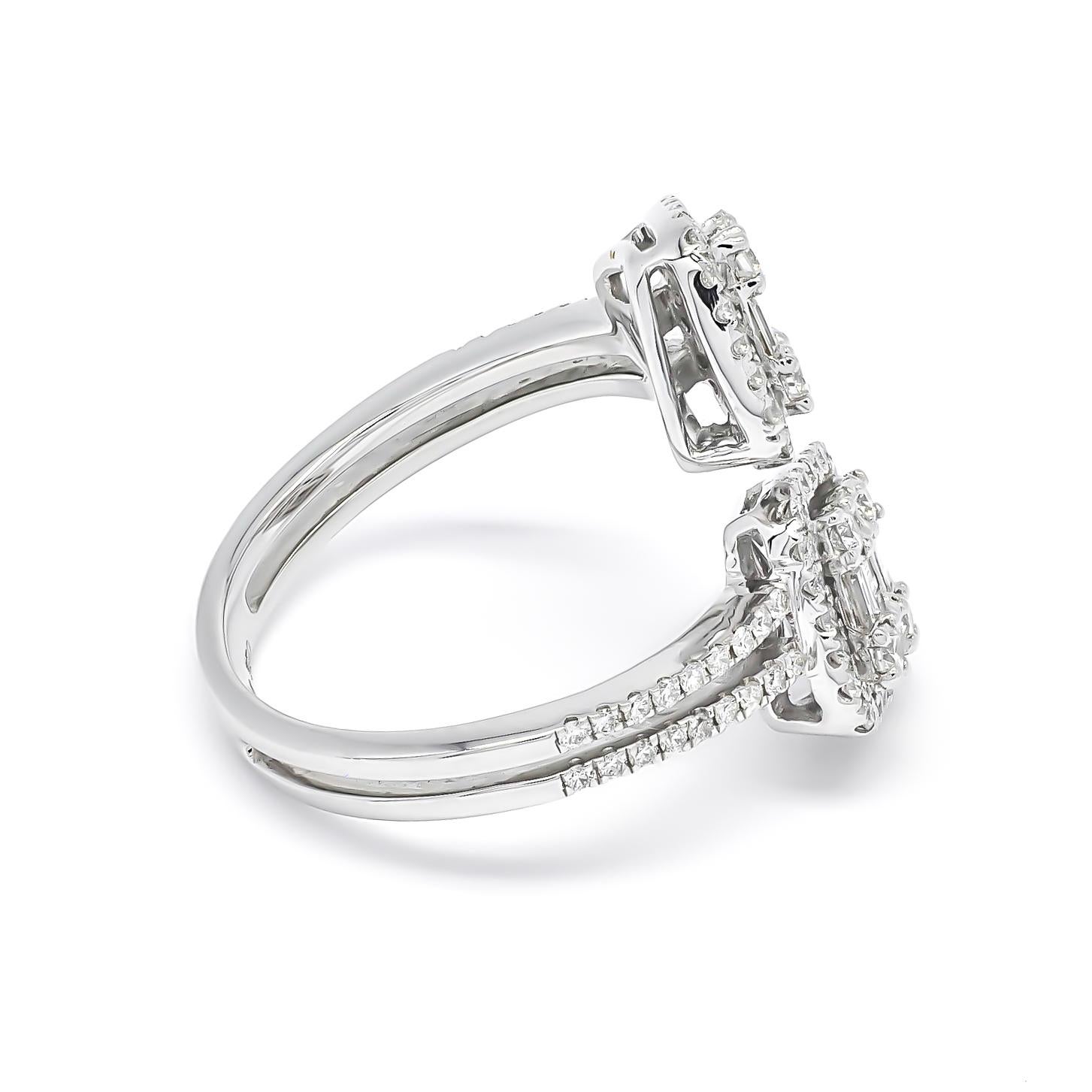 18 Karat Weißgold Baguette-Statement-Ring mit runden Diamanten und 2 Cluster-Halo (Rundschliff) im Angebot