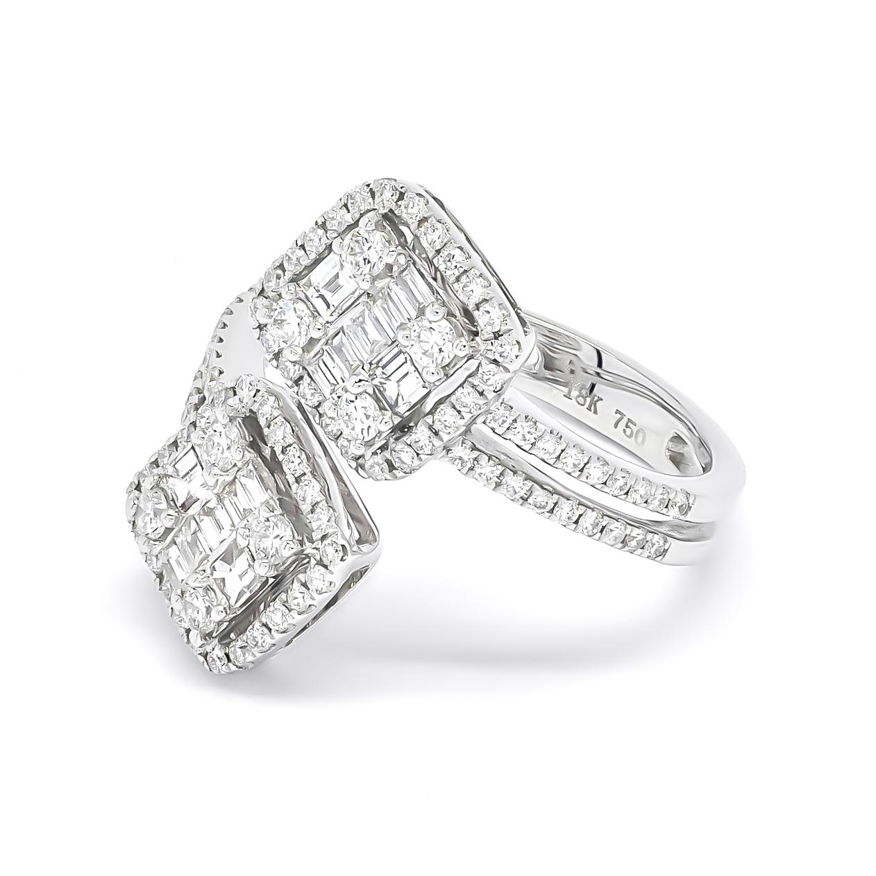 18 Karat Weißgold Baguette-Statement-Ring mit runden Diamanten und 2 Cluster-Halo Damen im Angebot