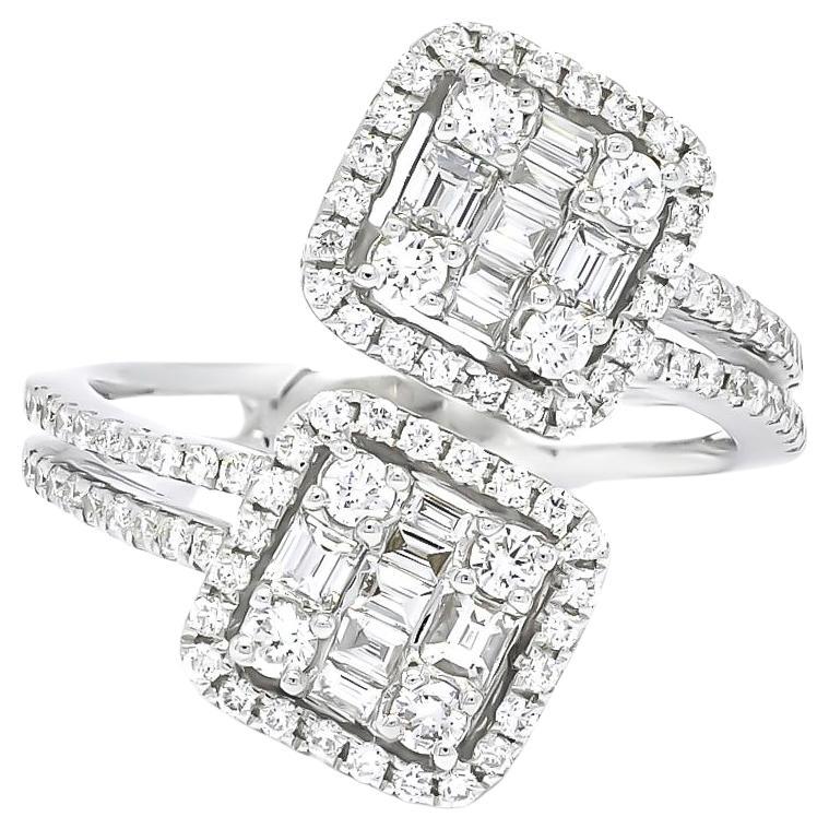 18 Karat Weißgold Baguette-Statement-Ring mit runden Diamanten und 2 Cluster-Halo im Angebot