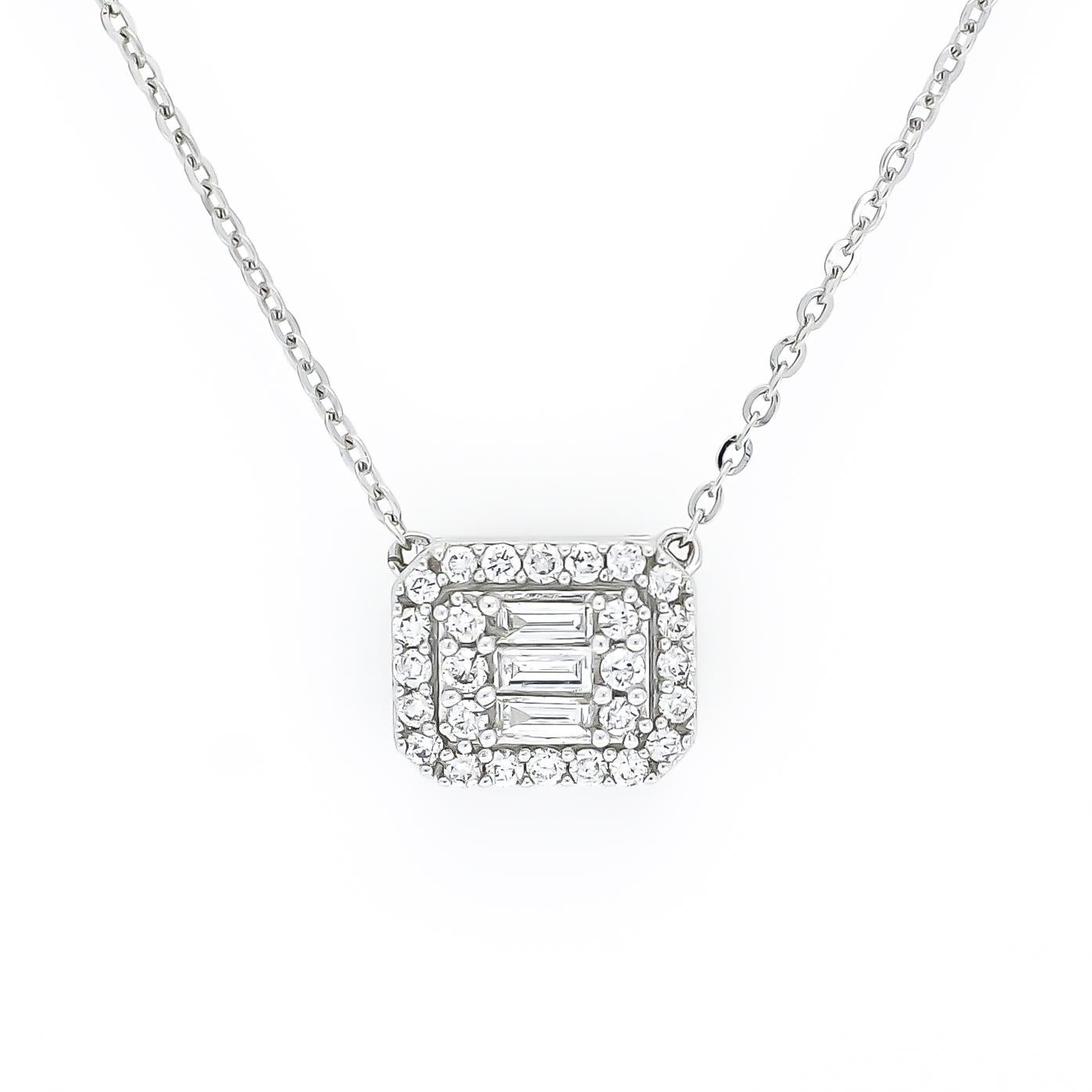 Natural Diamond Pendant 0.25 CT 18KT White Gold Cluster Halo Chain Necklace In New Condition For Sale In Antwerpen, BE