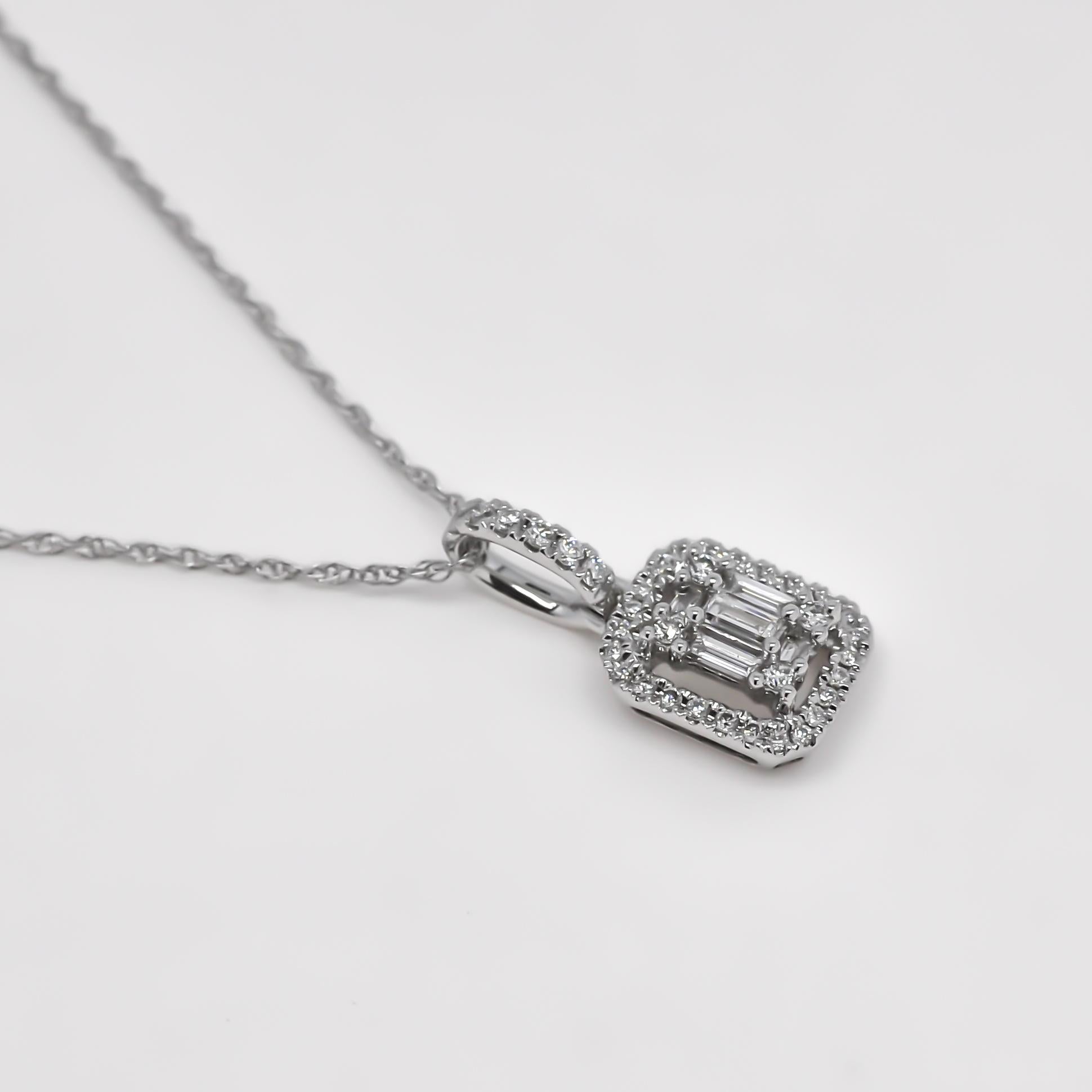 Natural Diamonds Pendant 0.28 18KT White Gold Statement Pendant In New Condition For Sale In Antwerpen, BE