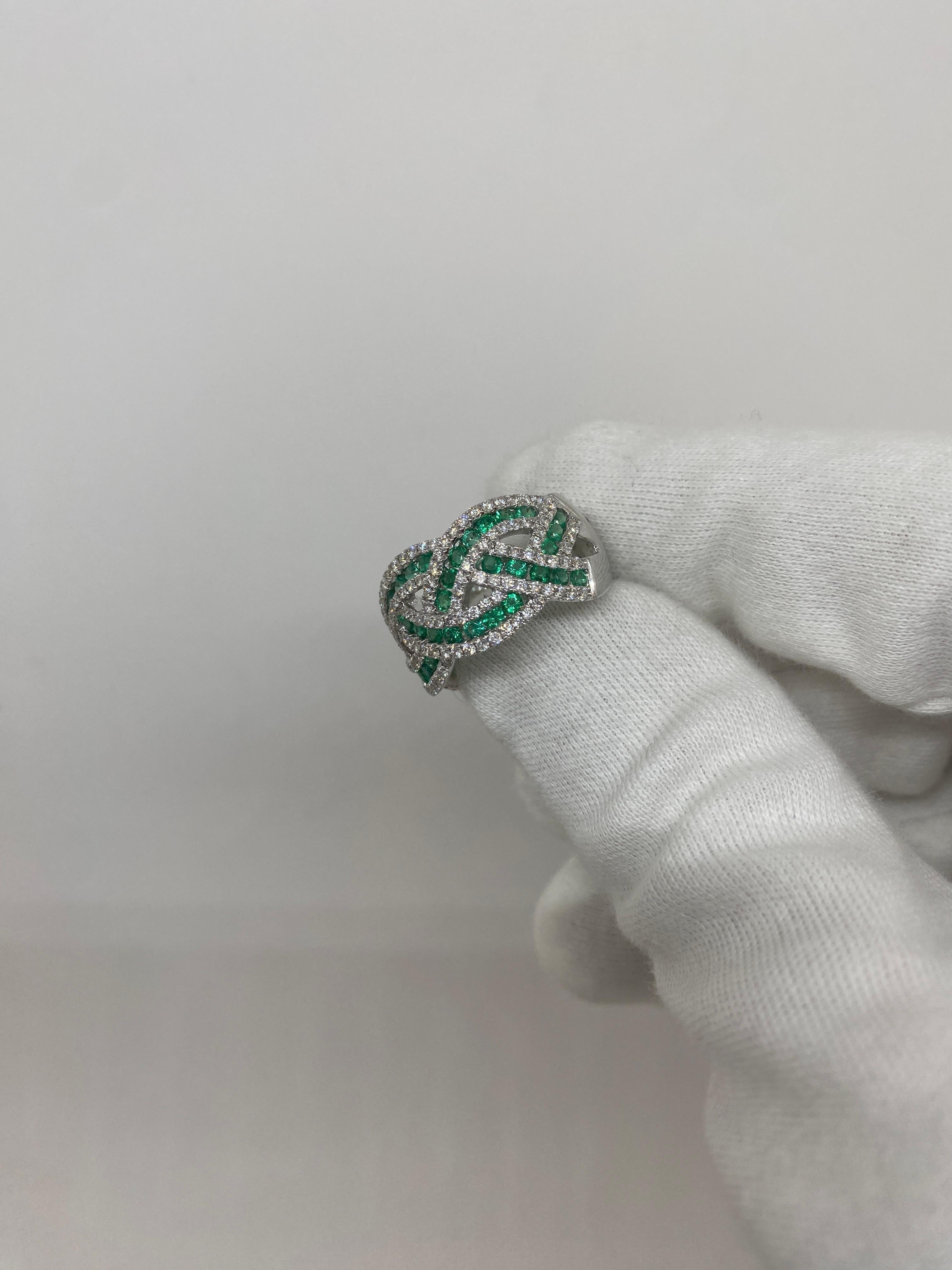 18Kt White Gold Band Ring White Diamonds 1.08 ct Emeralds 1.85 ct In New Condition For Sale In Bergamo, BG