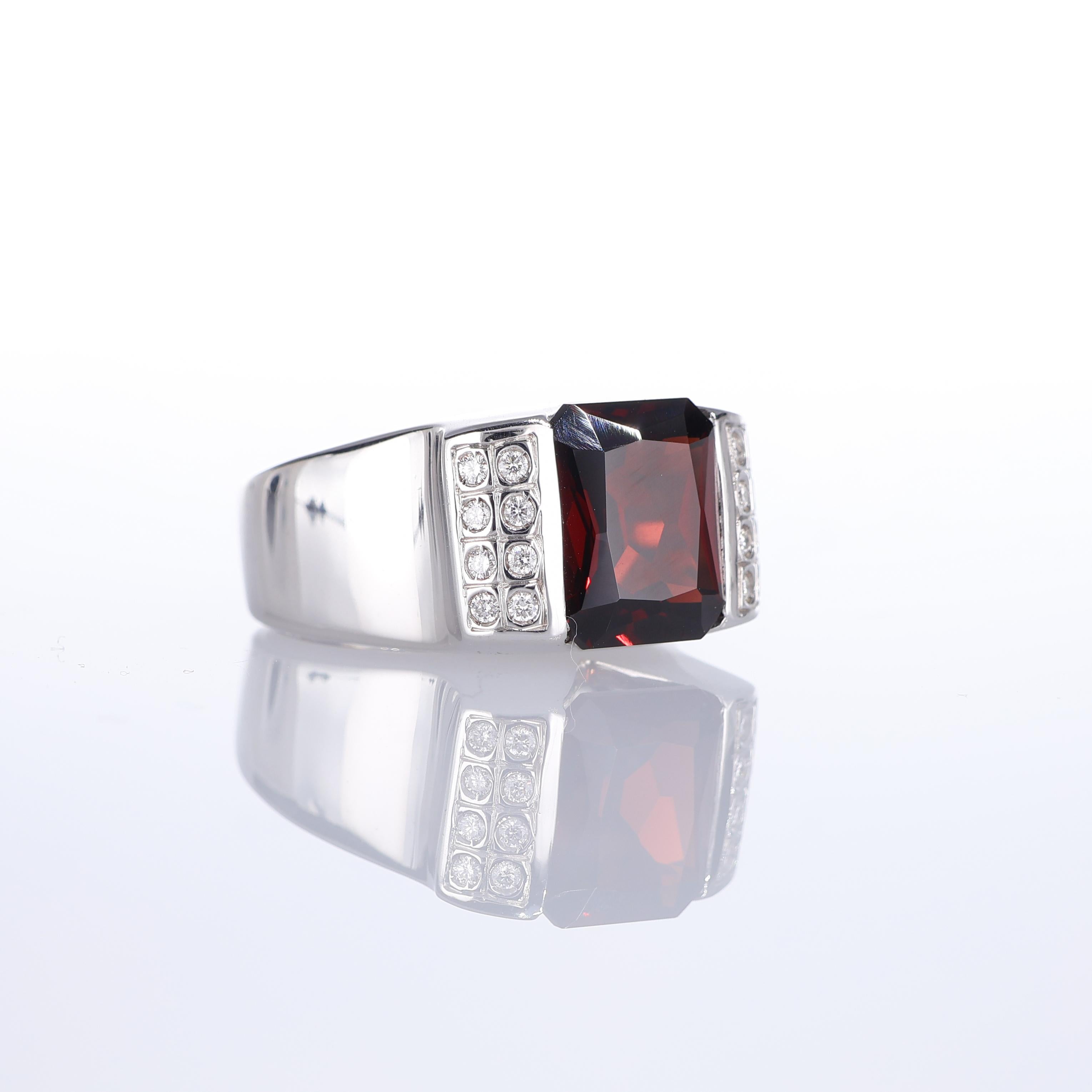 Brilliant Cut 18kt White Gold Band Ring with Rectangular Garnet and Diamond Accents For Sale