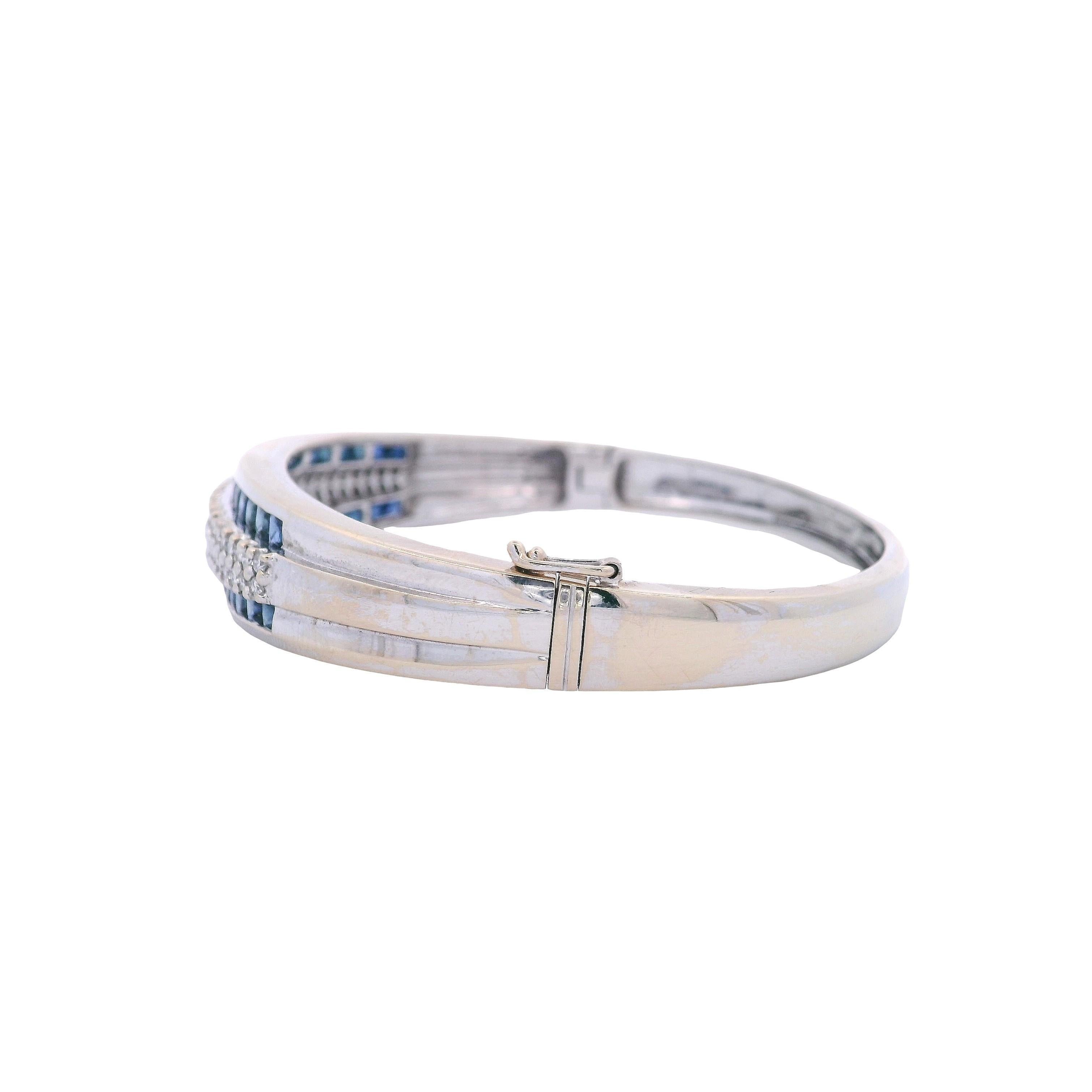 Bracciale Bangle in oro bianco 18kt con zaffiri blu e diamanti 7,05 CTW In condizioni buone in vendita a Aventura, FL