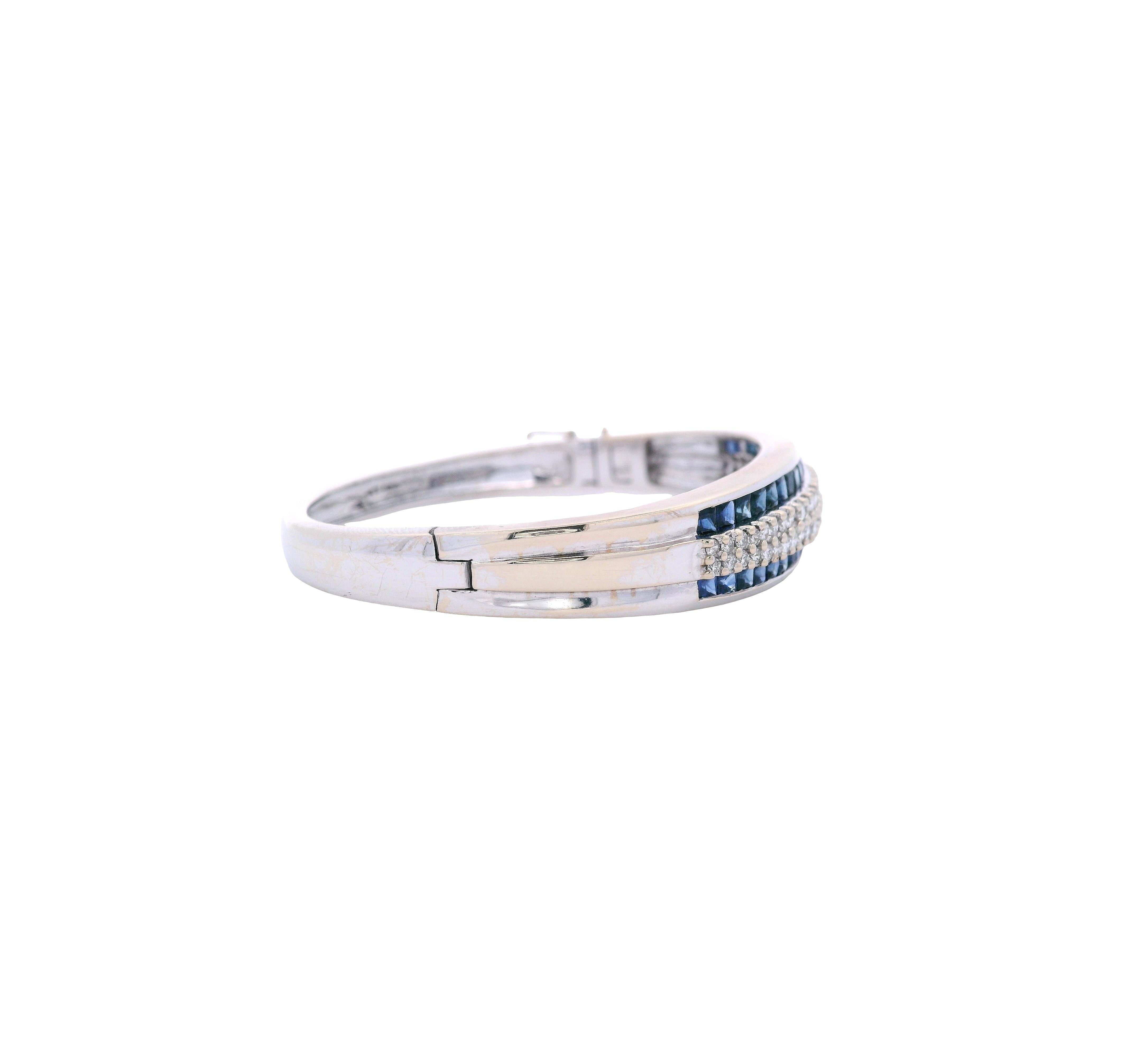 da uomo o donna Bracciale Bangle in oro bianco 18kt con zaffiri blu e diamanti 7,05 CTW in vendita