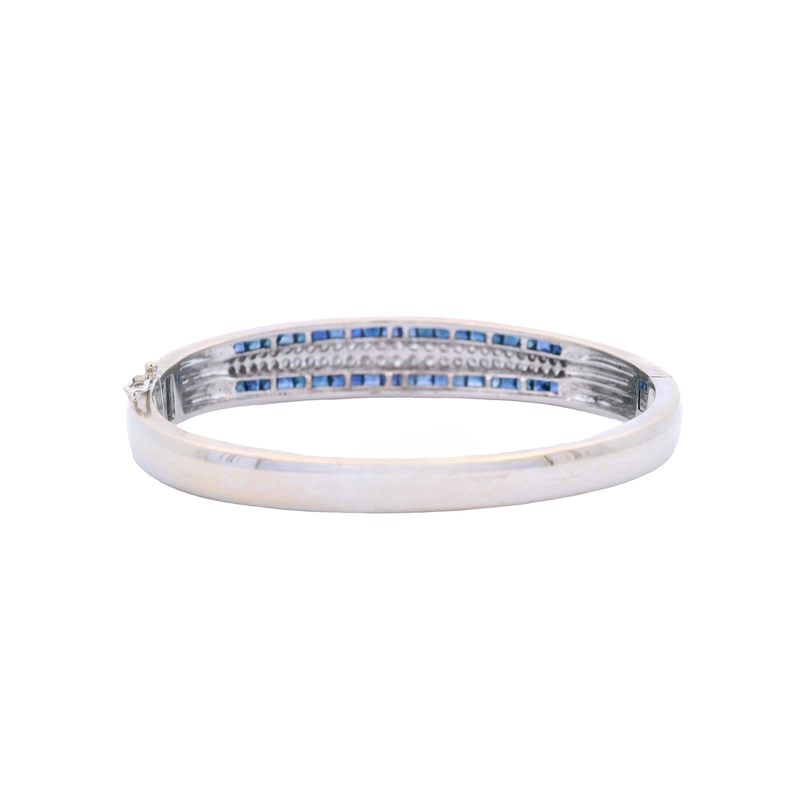 Bracciale Bangle in oro bianco 18kt con zaffiri blu e diamanti 7,05 CTW in vendita 1
