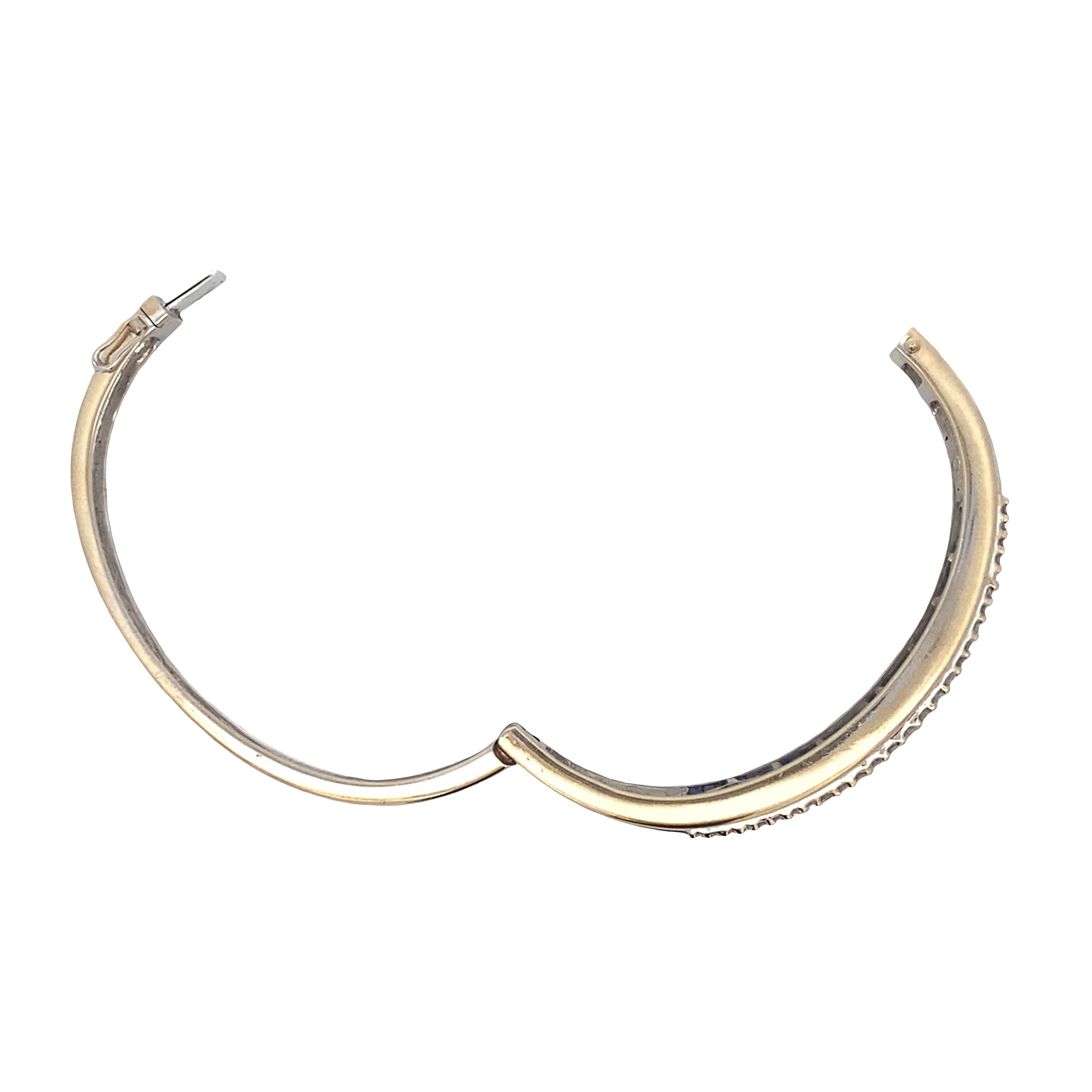 Bracciale Bangle in oro bianco 18kt con zaffiri blu e diamanti 7,05 CTW in vendita 2