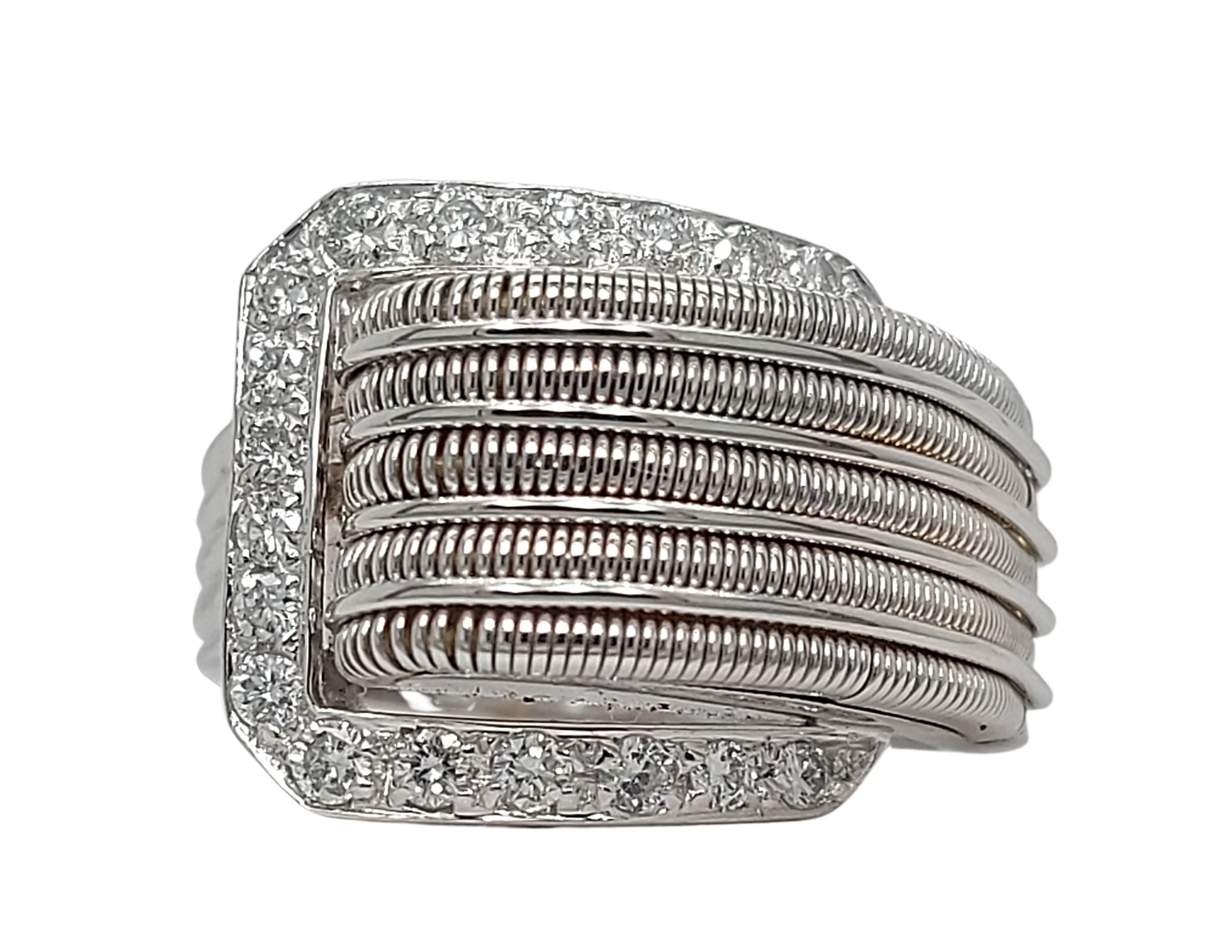 18kt White Gold Belt Style Ring with 0.72ct Brilliant Cut Diamonds In Excellent Condition For Sale In Antwerp, BE