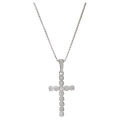 Pendentif croix en or blanc 18KT serti de diamants