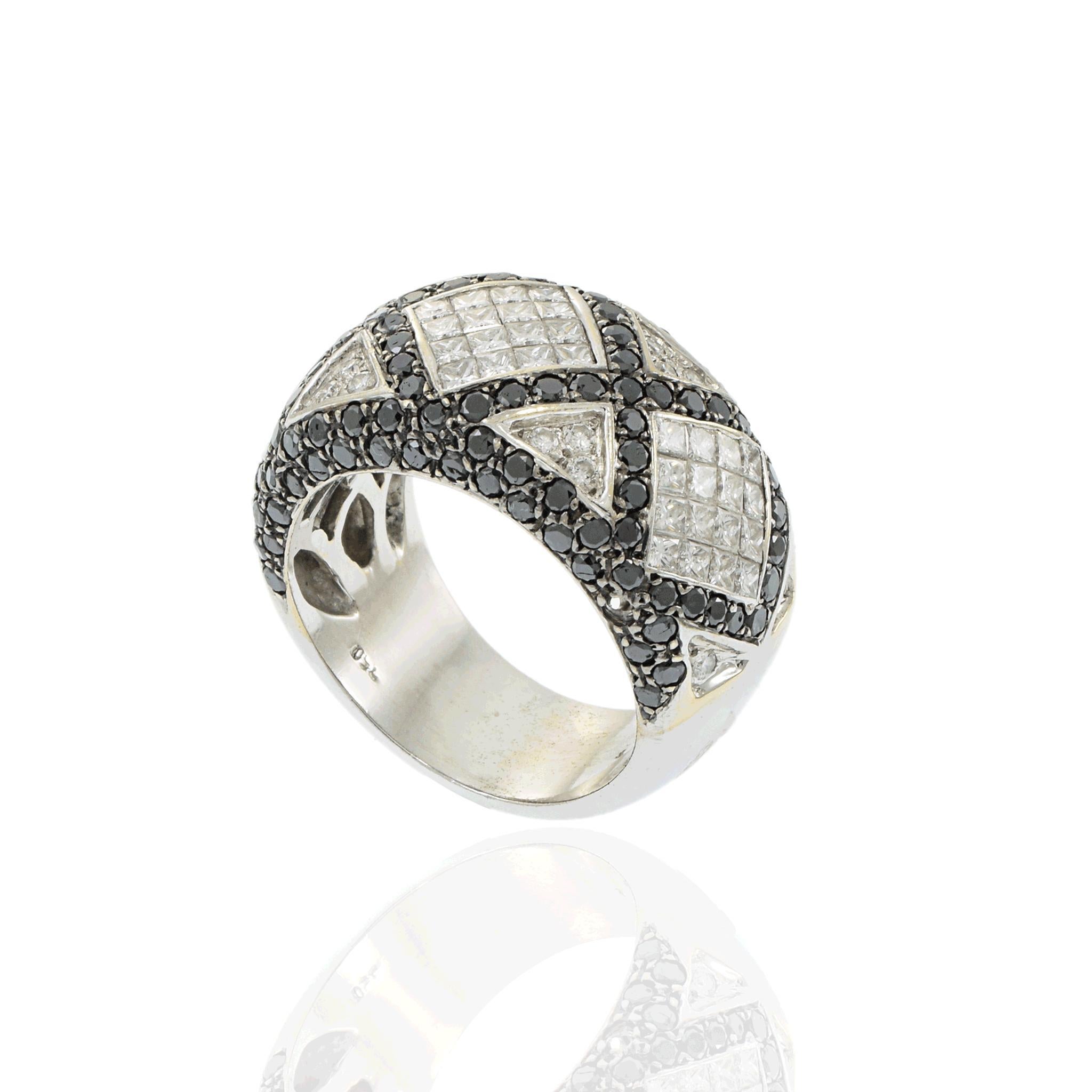 Fascia con diamanti bianchi e neri in oro bianco 18KT In condizioni buone in vendita a New York, NY