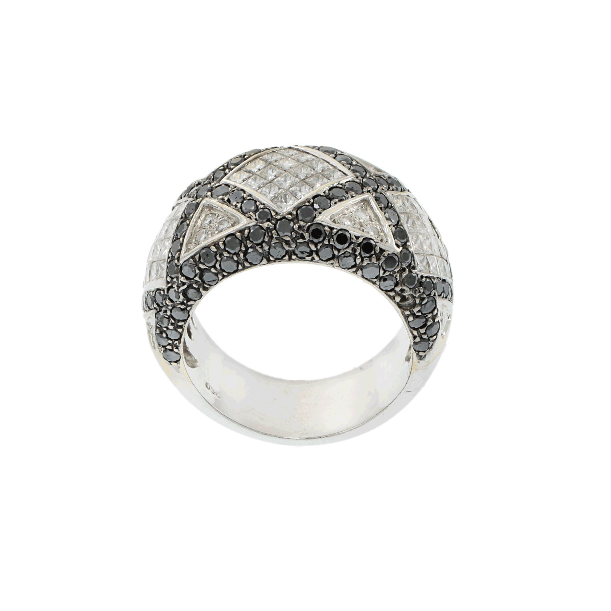 Fascia con diamanti bianchi e neri in oro bianco 18KT in vendita 1