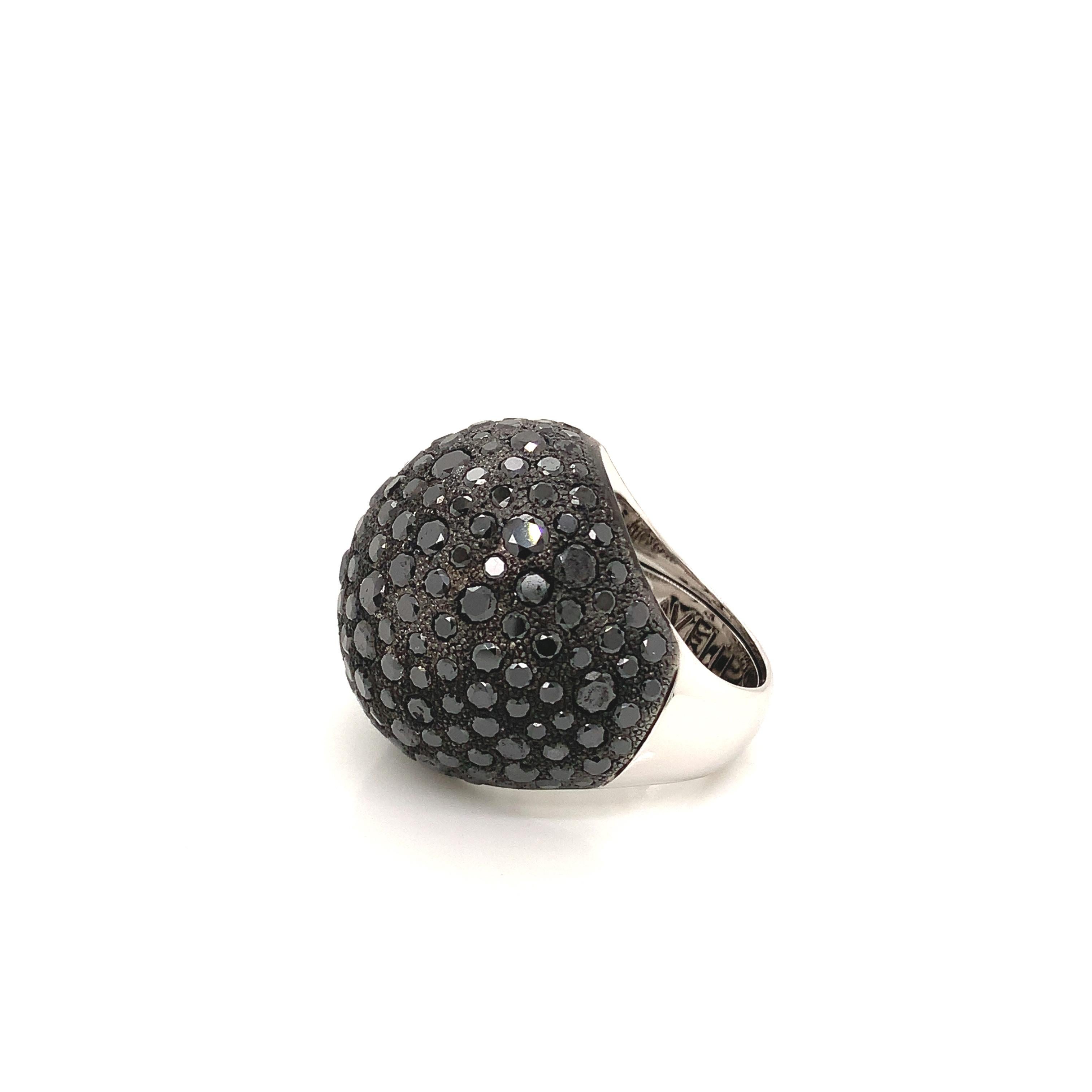 18 Kt Blackened Hand Hammered  White Gold   and   Black Diamonds Garavelli Ring from Lifestyle Collection, a collection of bold, estetically innovative jewlery pieces.
The rings has a sizing guard inside the shank for a  smaller fit . Customisation