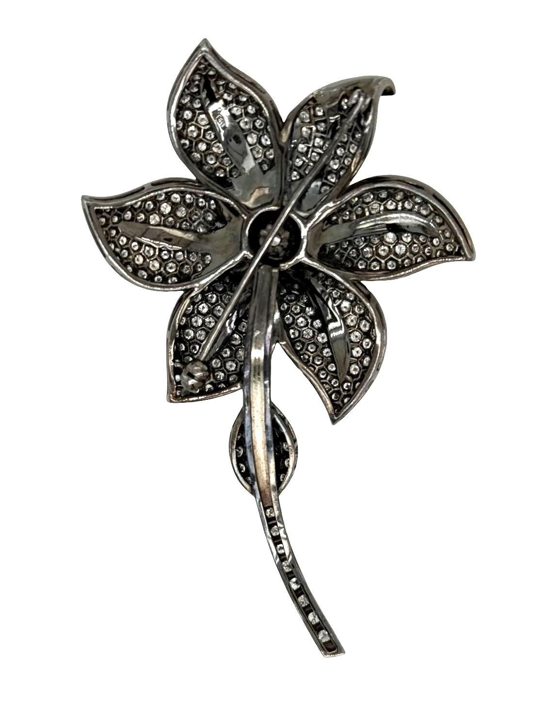 18kt White Gold Black Rhodium Diamond Flower Pin In Good Condition For Sale In Philadelphia, PA