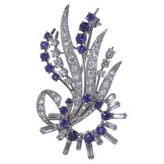 Spilla floreale in oro bianco 18 carati con zaffiro blu e diamanti