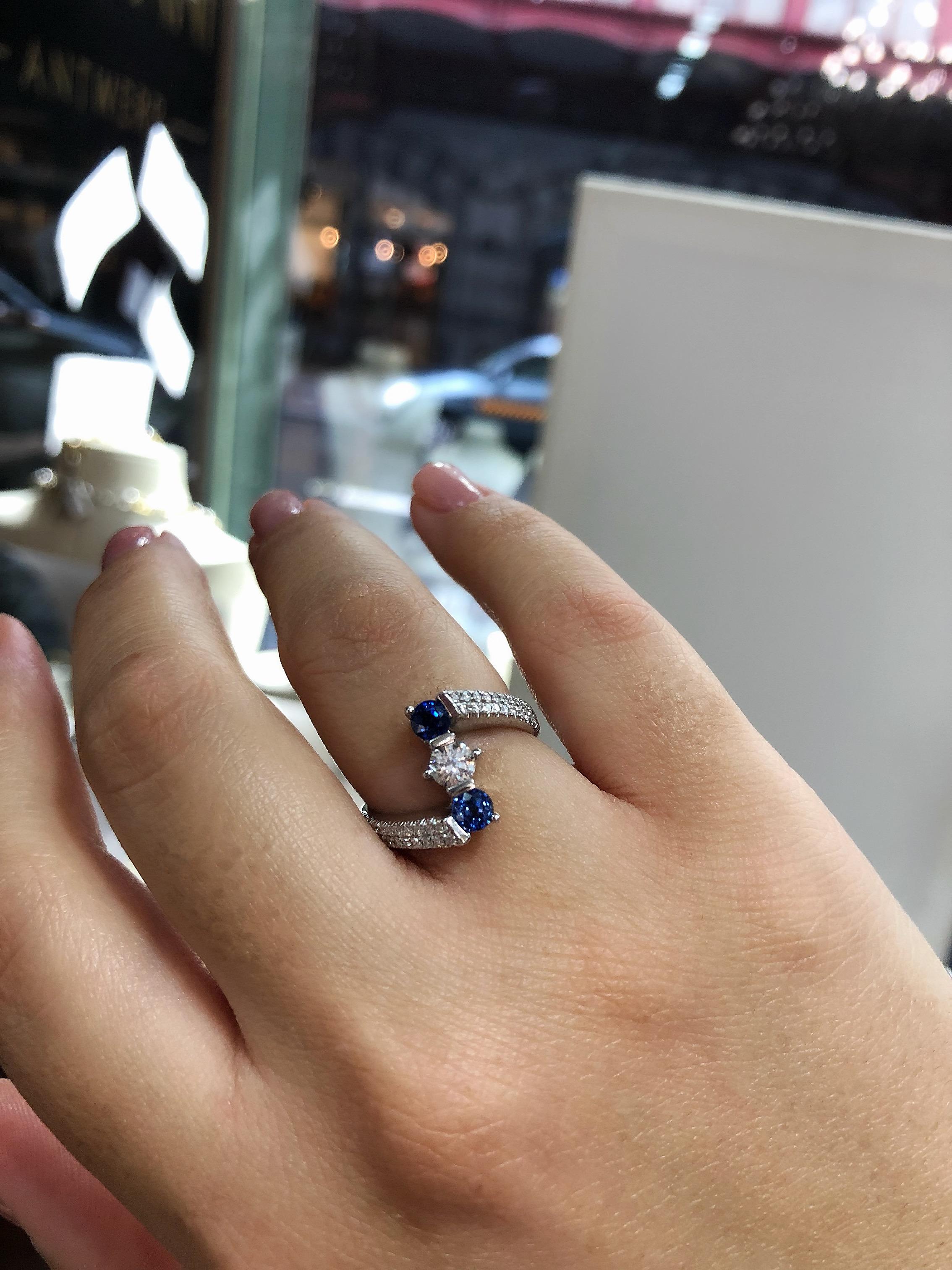 Round Cut 18 Karat White Gold Blue Sapphire and Diamonds Trilogy Ring For Sale