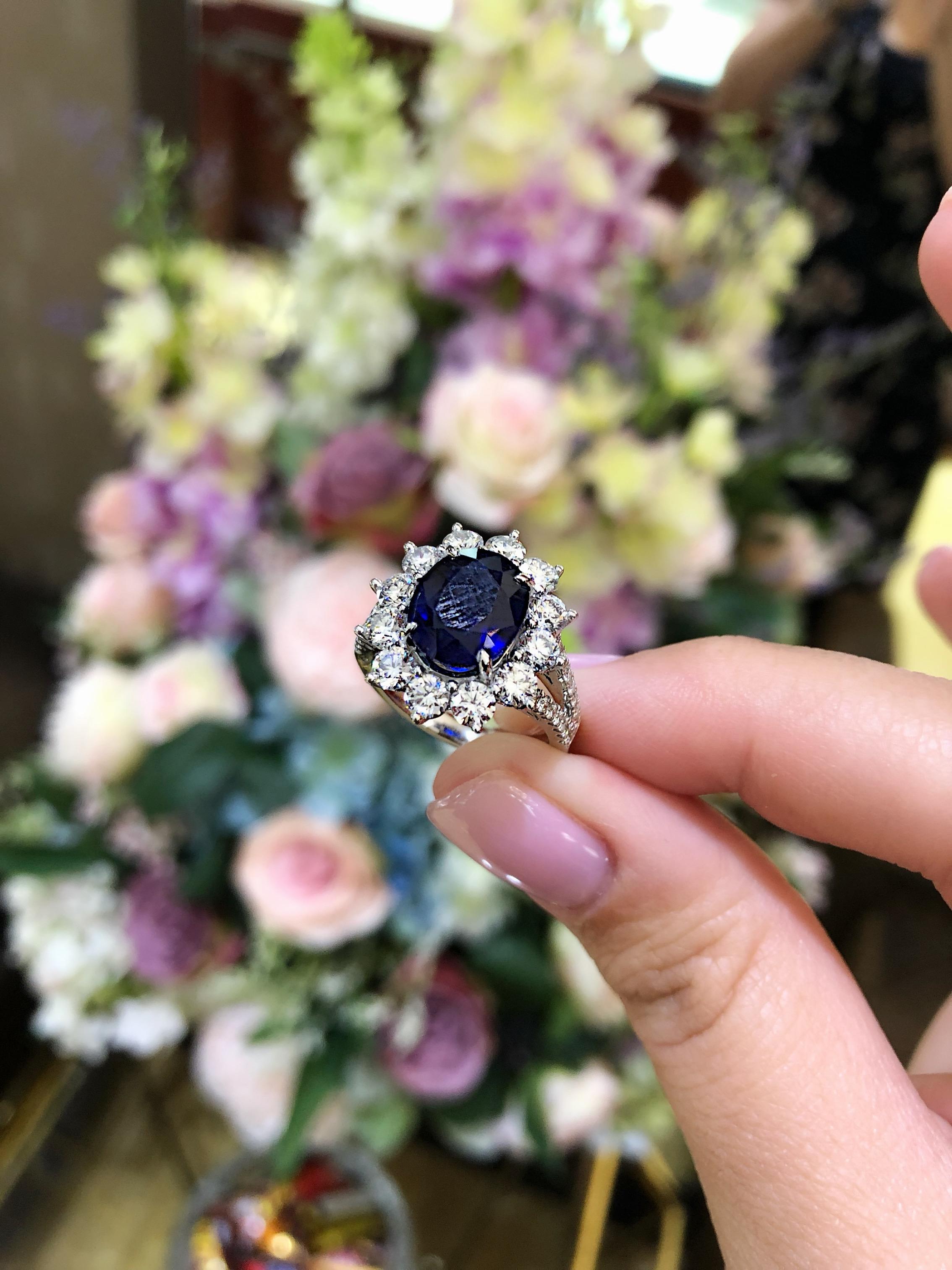 Women's 18 Karat White Gold Blue Sapphire Ring Set with Brilliant Cut Diamonds For Sale