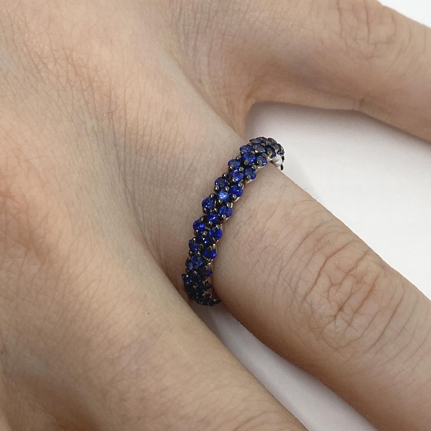All-round ring made of 18kt white gold with brilliant-cut blue sapphires for ct.1.29

Welcome to our jewelry collection, where every piece tells a story of timeless elegance and unparalleled craftsmanship. As a family-run business in Italy for over