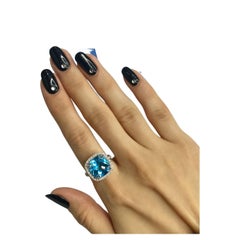 18kt White Gold Blue Topaz Cocktail Ring with 0.50ct TDW