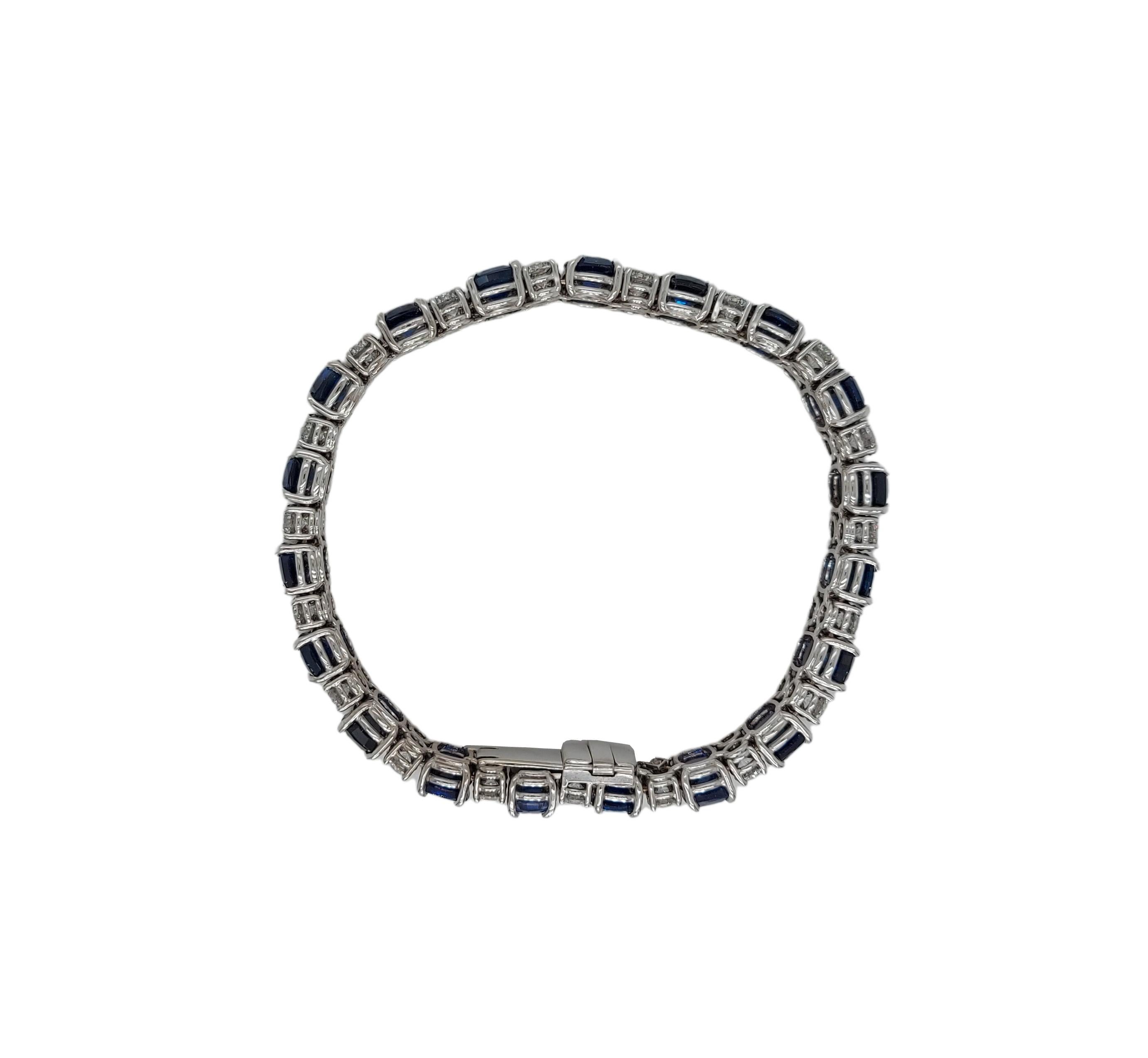 18kt White Gold Bracelet  27.33ct Sapphires, 9ct Diamonds, CGL Certificated In New Condition For Sale In Antwerp, BE