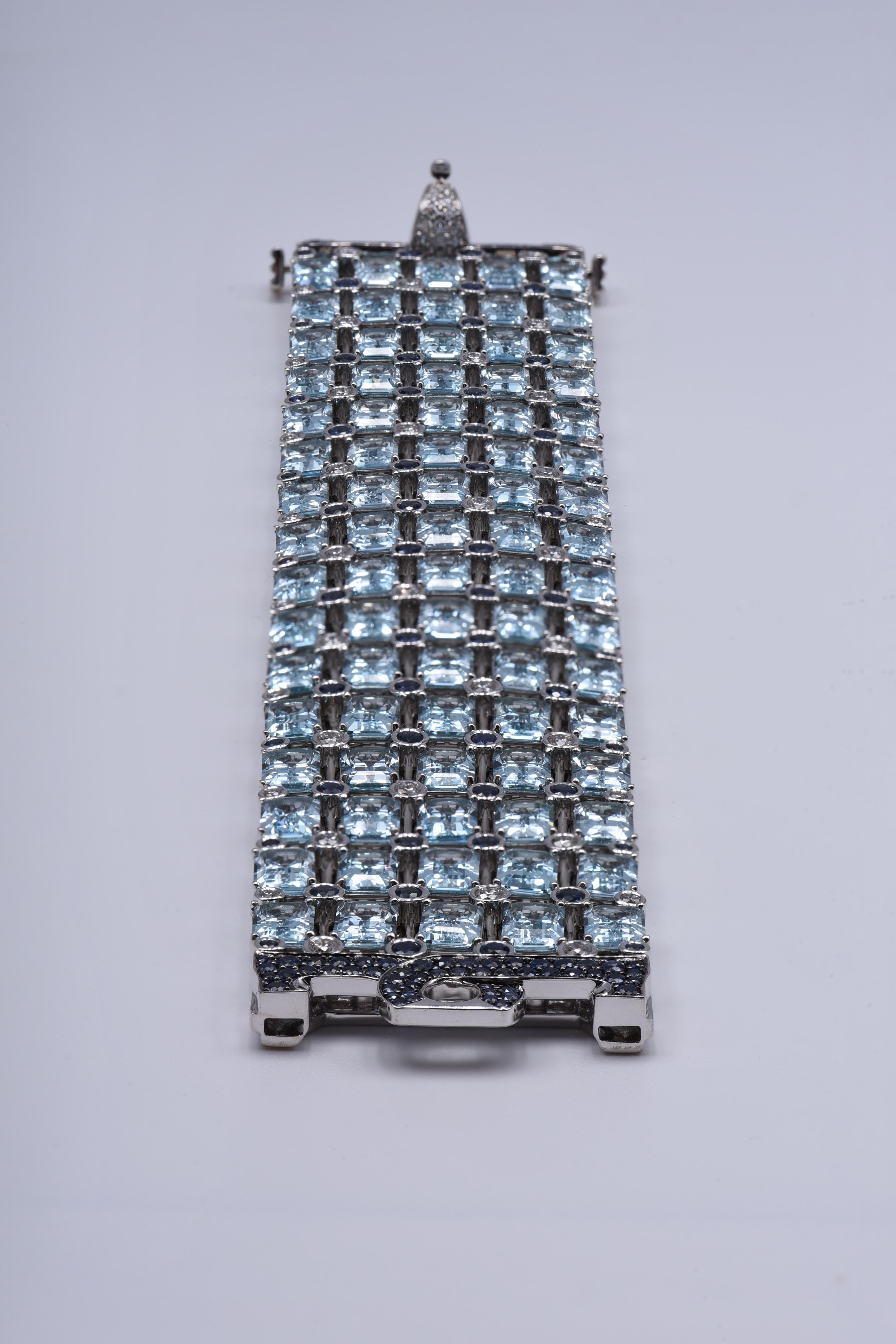 Bracelet in 18KT white gold with white diamonds (approx. 2.31 carats), blue sapphires (approx. 5.47 carats), and blue topaz (approx. 80.31 carats)