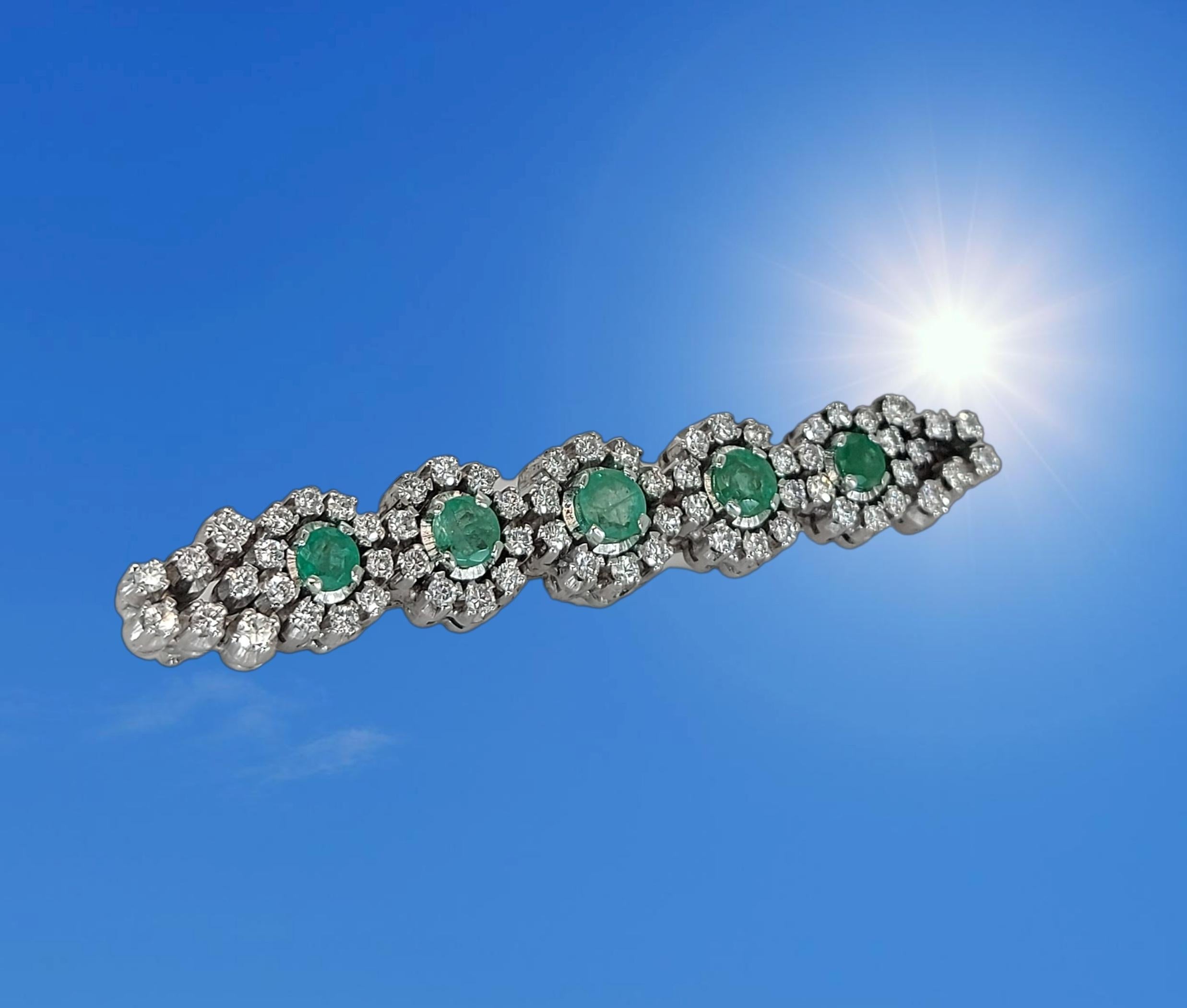 18kt White Gold Brooch with Emeralds & 2.7 Ct Diamonds For Sale 4
