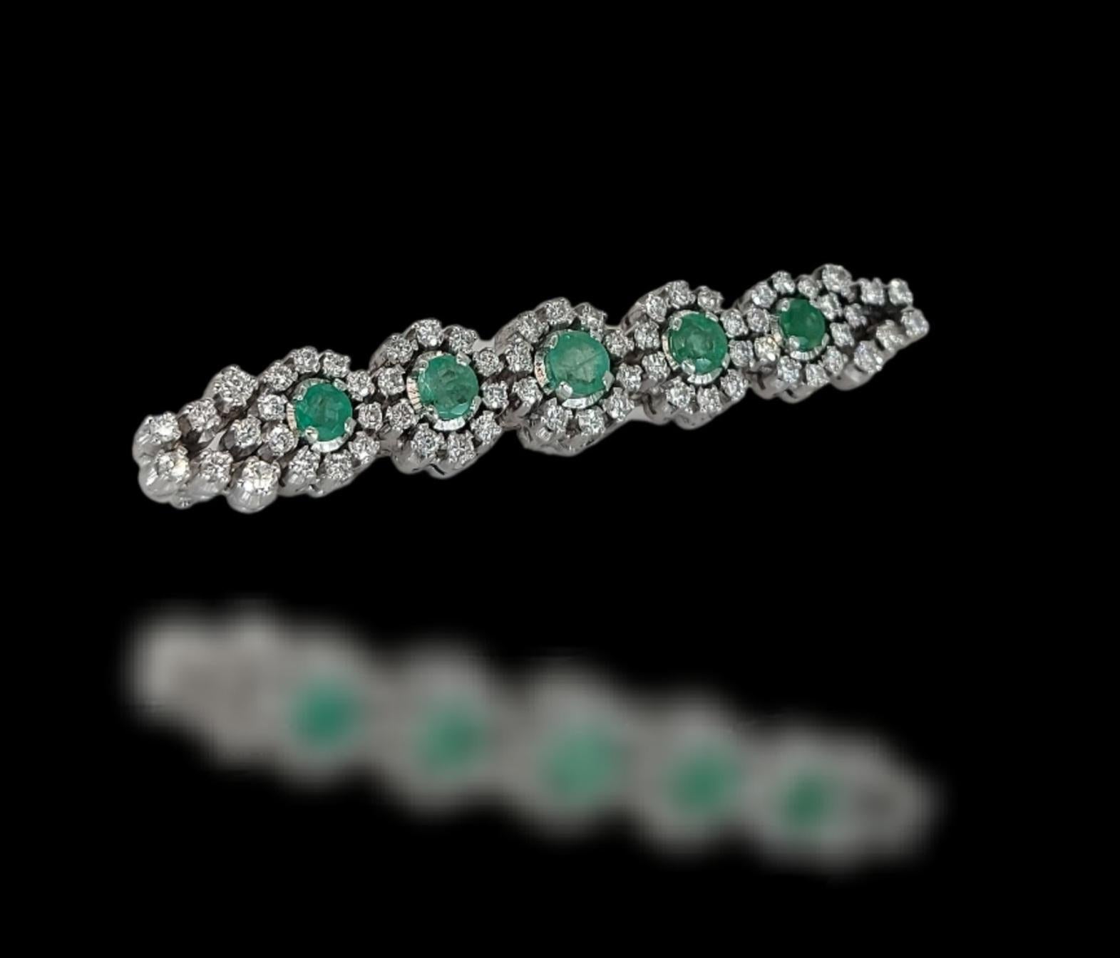 Stunning 18kt White Gold Brooch With Emeralds & Diamonds

Diamonds 64 diamonds together approx. 2.7 ct

Emerald: 5 Emeralds together 1.9 ct

Material: 18kt white gold

Measurements: 64 mm x 10.8 mm

Total weight: 17.1 gram / 0.605 oz / 11 dwt