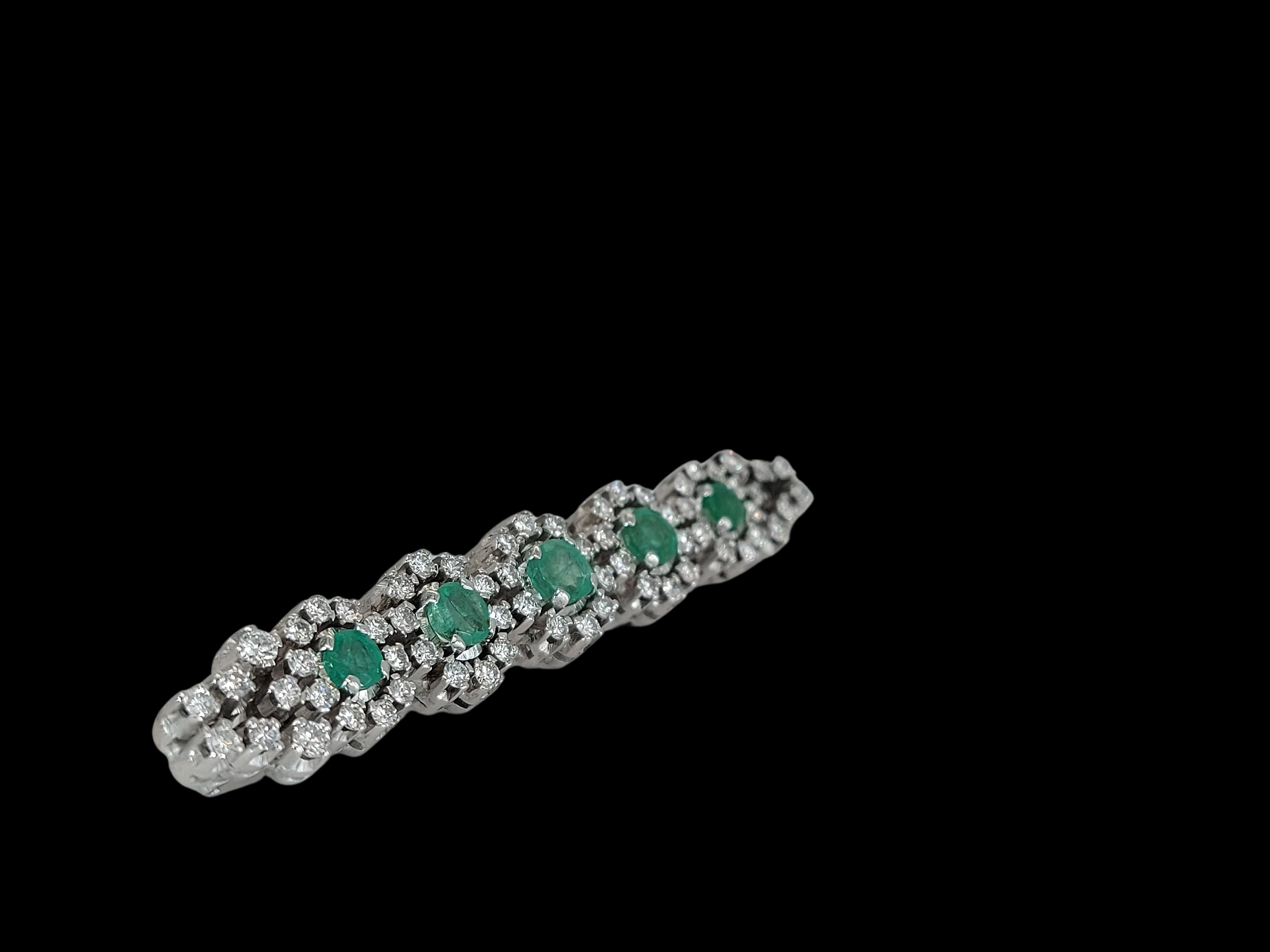 Women's 18kt White Gold Brooch with Emeralds & 2.7 Ct Diamonds For Sale