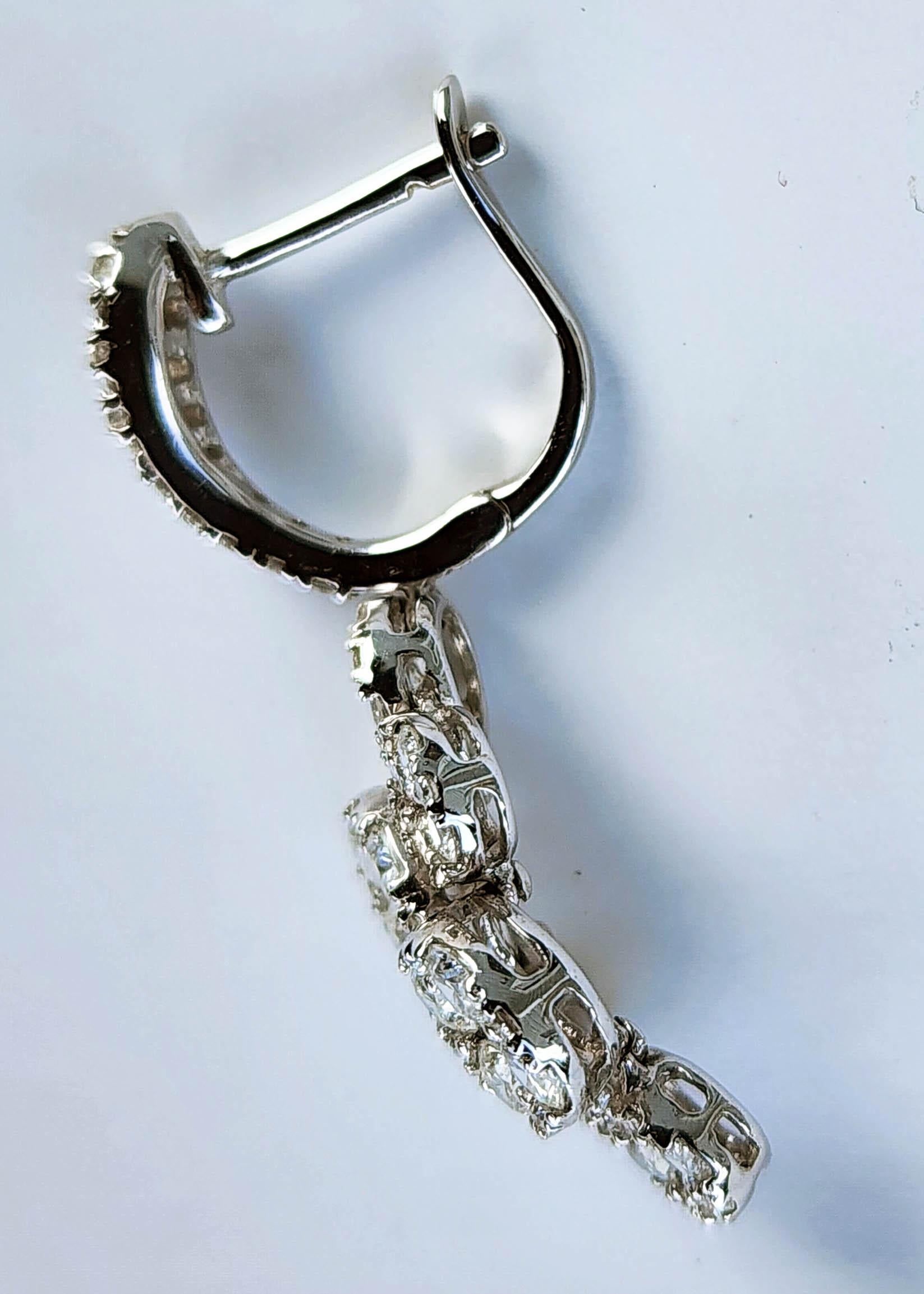 18kt White Gold Bubble Earrings set with Diamonds In Excellent Condition For Sale In Coupeville, WA