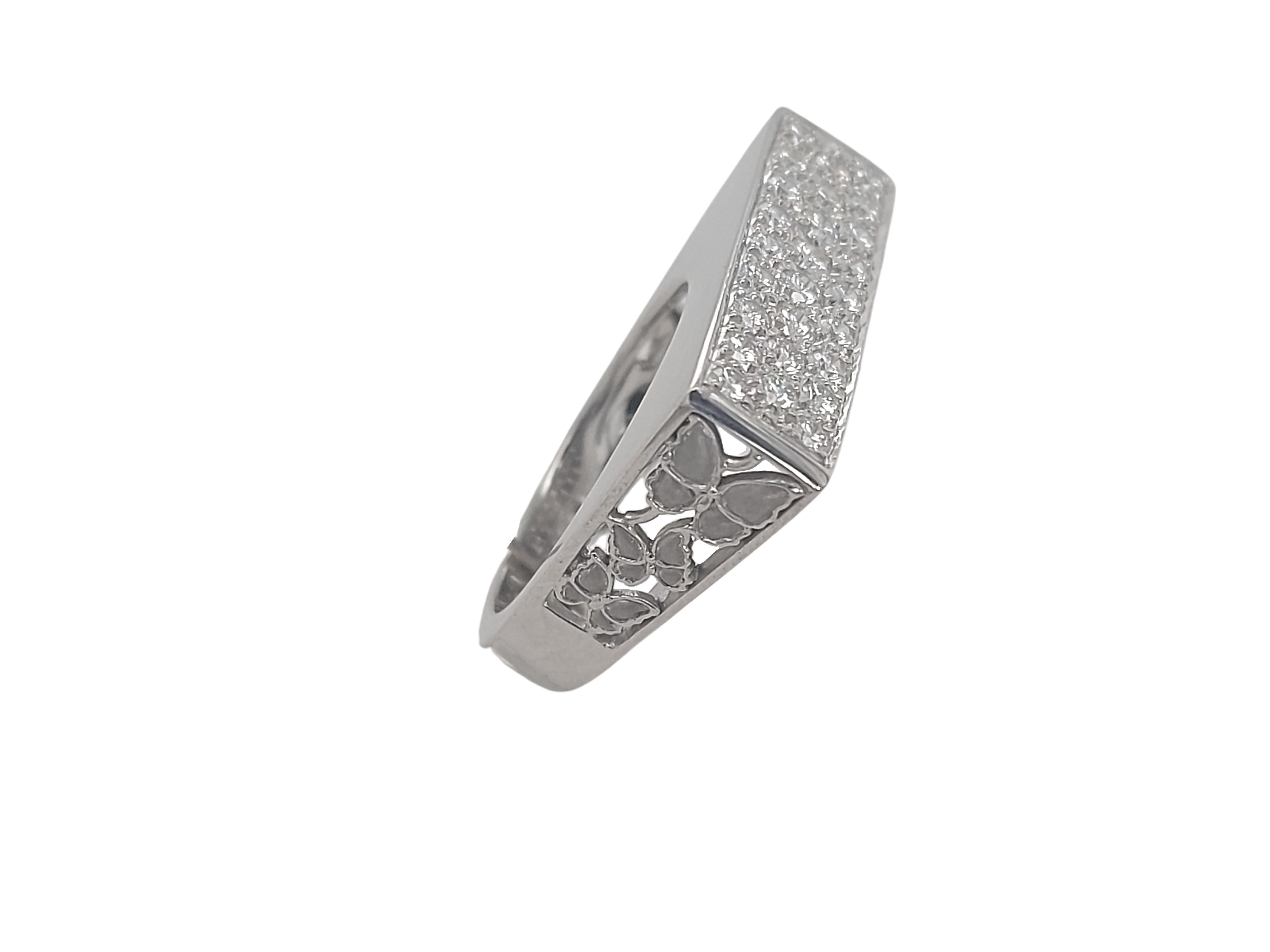 18kt White Gold Carrera Y Carrera Ring with Diamonds and Butterflies Engraved In New Condition For Sale In Antwerp, BE