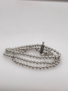 Cartier Bracelet à 3 rangées de perles de diamants en or blanc 18 carats