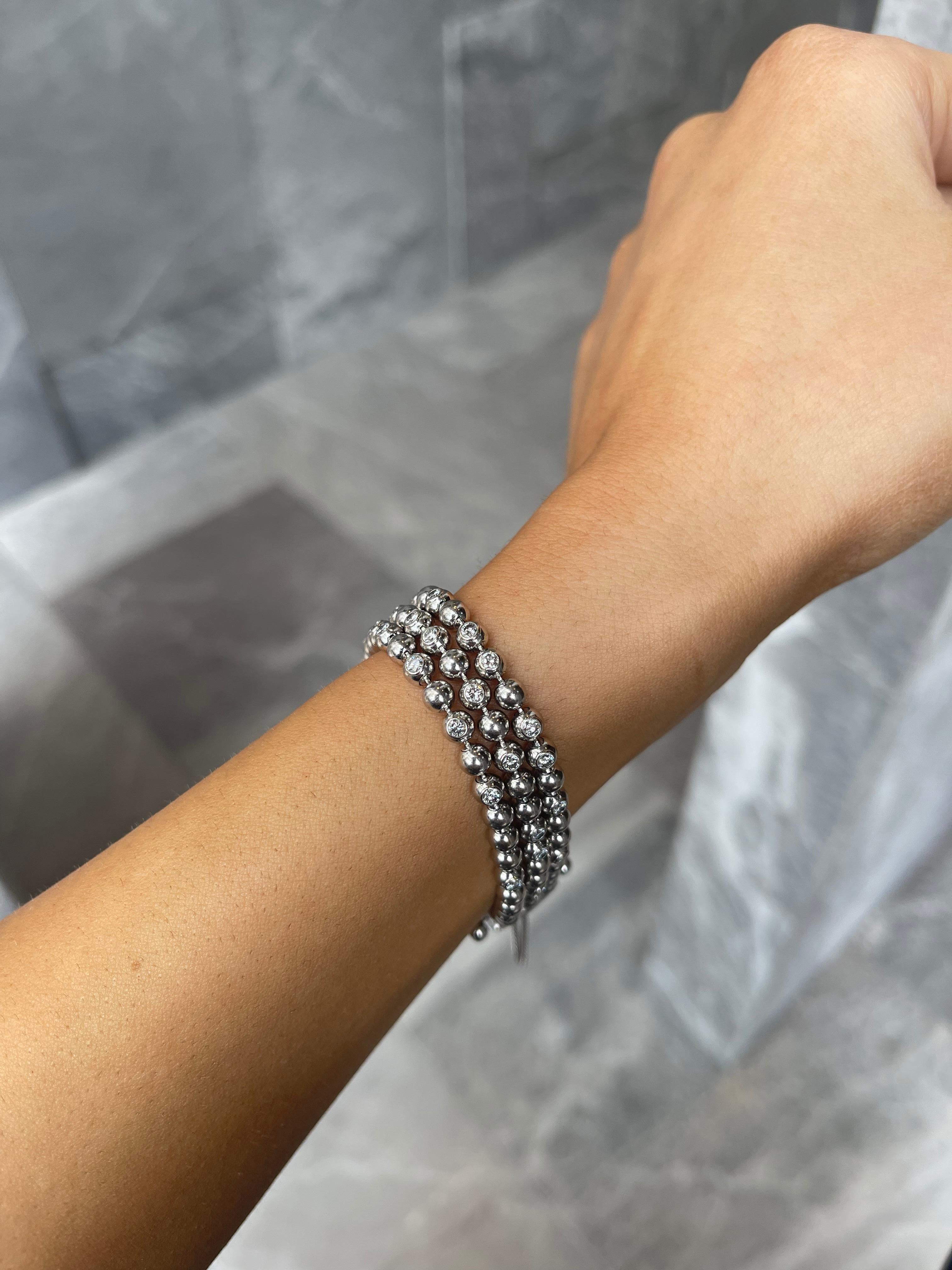 Cartier Bracelet à 3 rangées de perles de diamants en or blanc 18 carats en vente 4