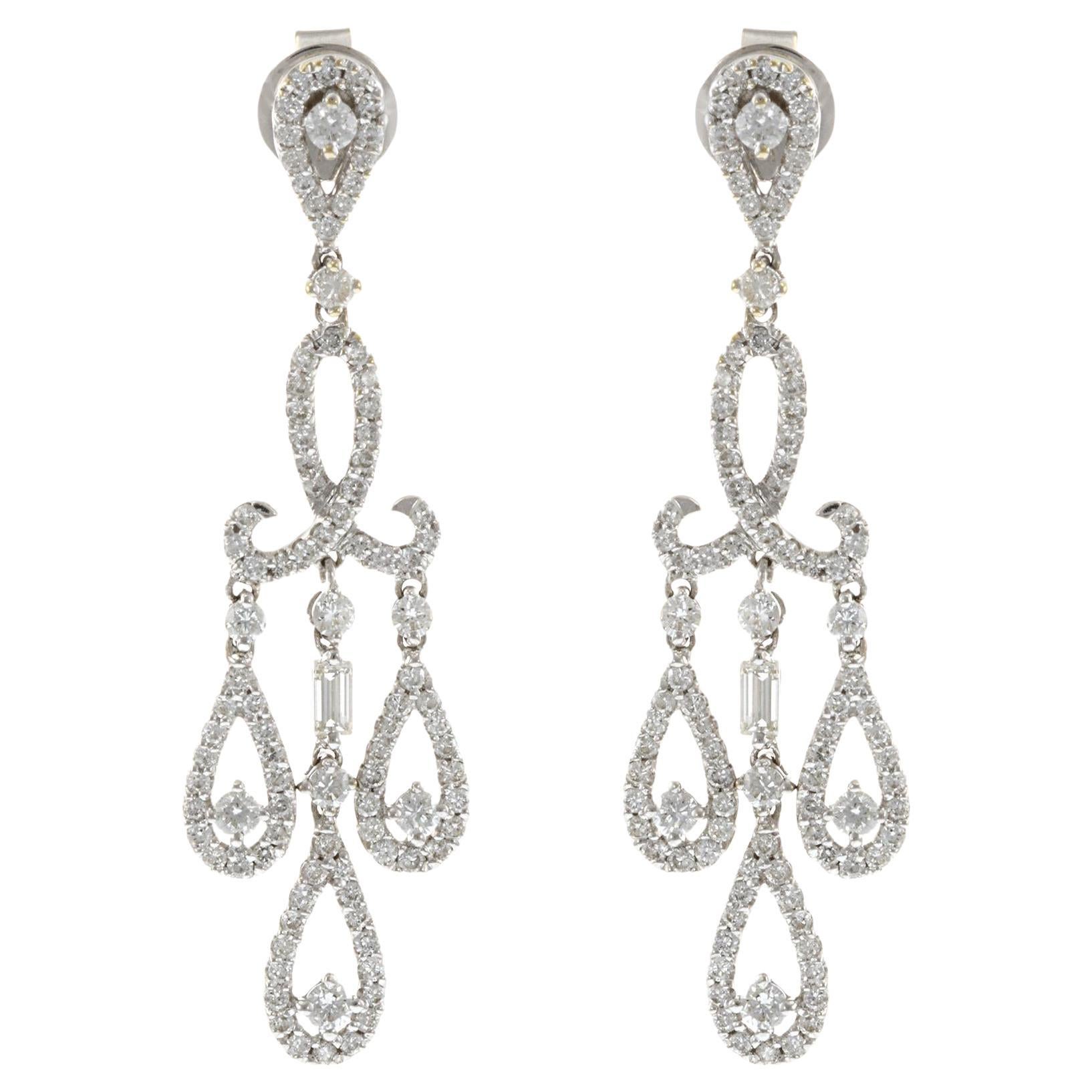 Boucles d'oreilles chandelier en or blanc 18KT avec diamants