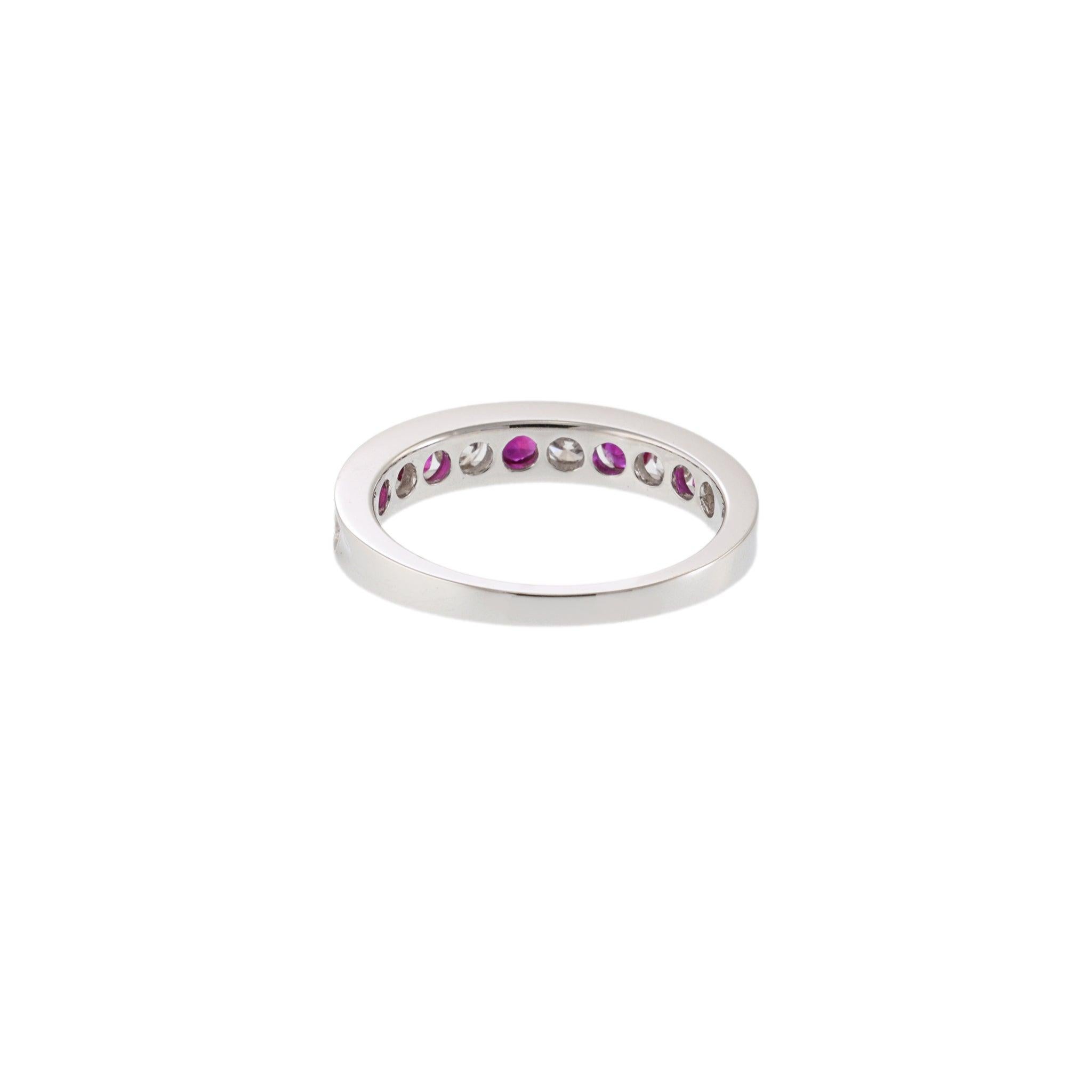 Donna Anello in oro bianco 18KT con diamanti e rubini incastonati a canale in vendita