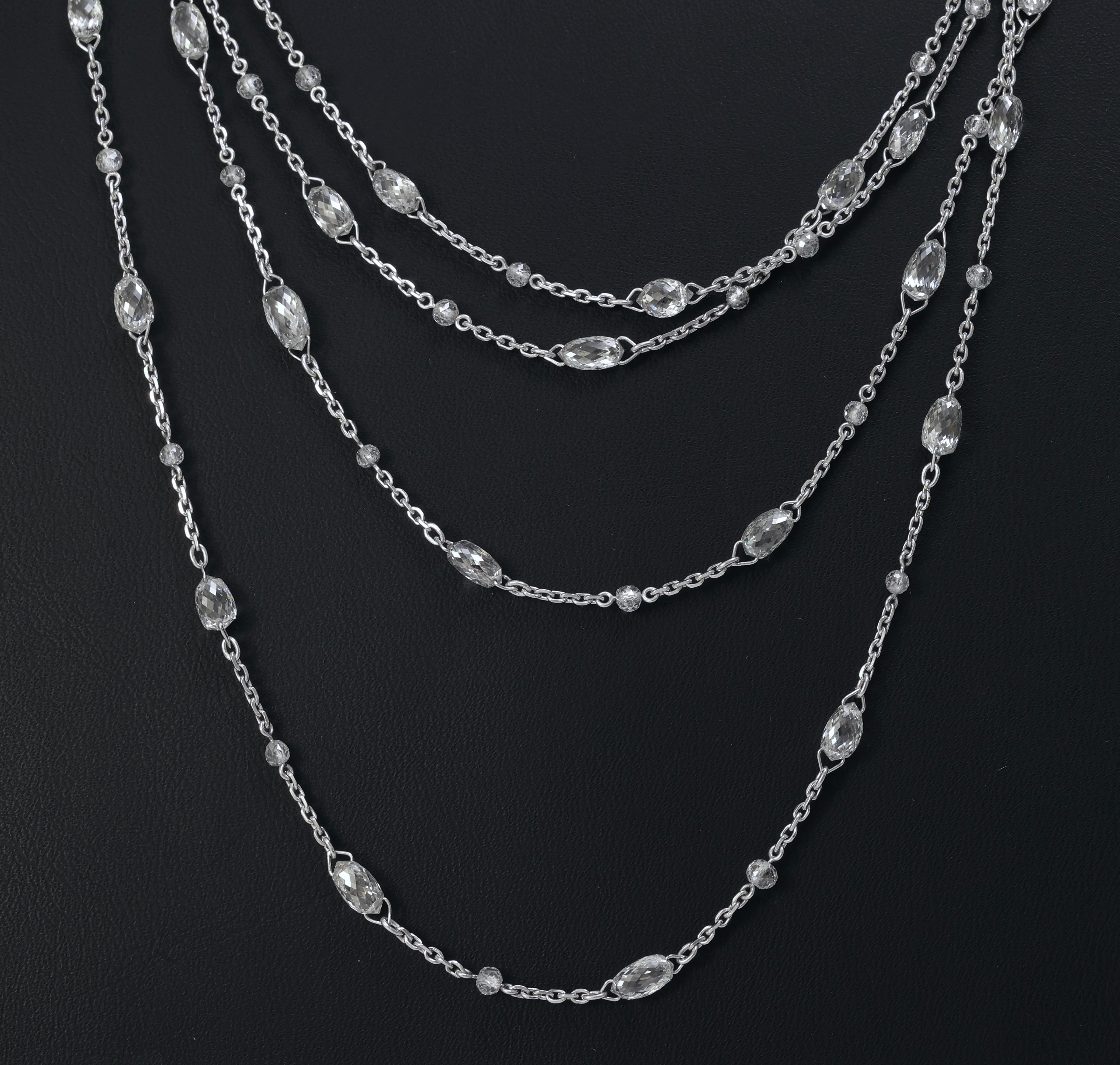 Erstaunlich, sehr lang  18kt Weißgold Chopard Multi Strang Halskette mit riesigen Menge von über 130 Karat Briolette geschnitten Diamanten.

Einzigartig!

Diamanten: 270 Diamanten im Briolette-Schliff, über 130 Karat

MATERIAL: 18 kt.