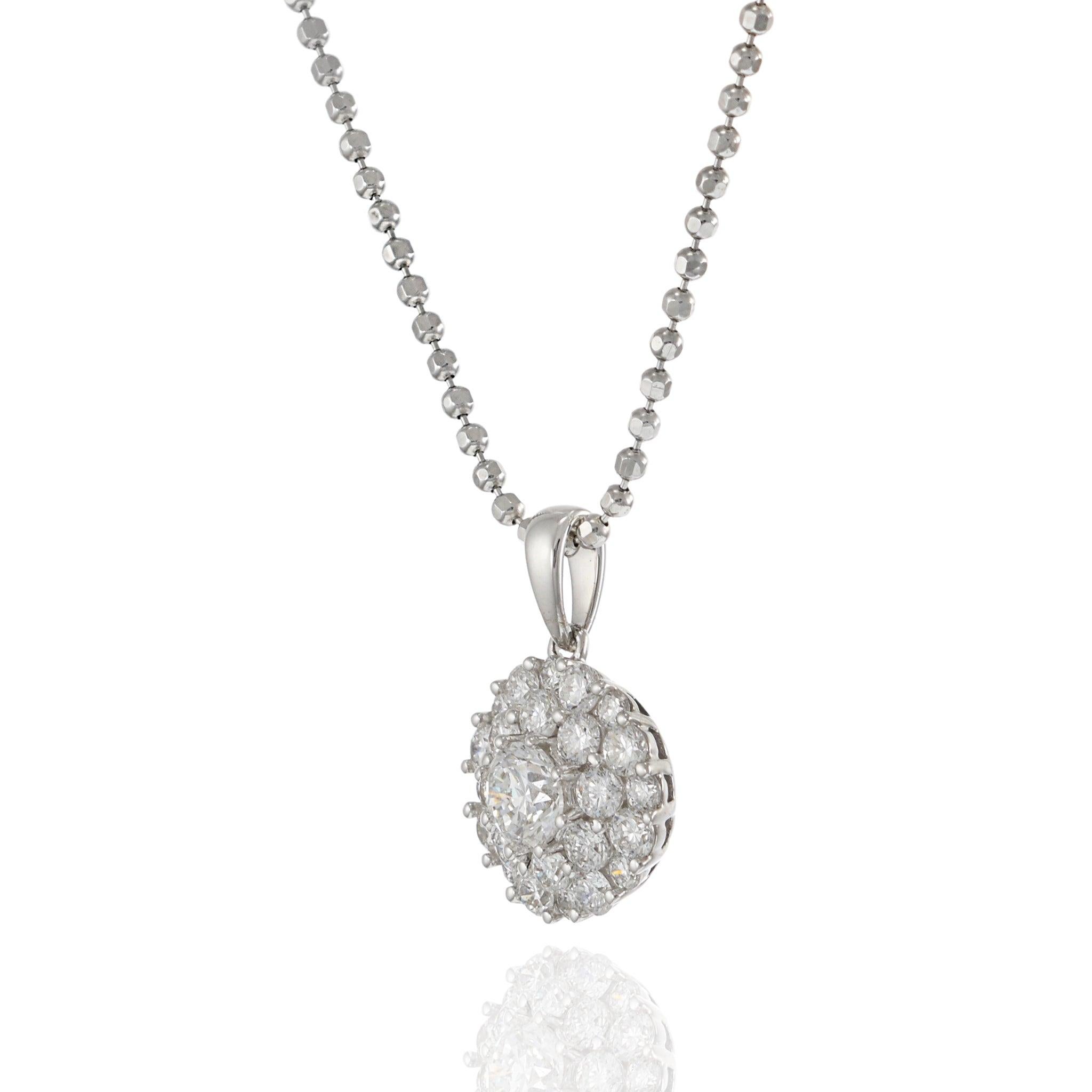 Ciondolo a cerchio con diamante a grappolo in oro bianco 18KT con catena In condizioni Nuovo in vendita a New York, NY