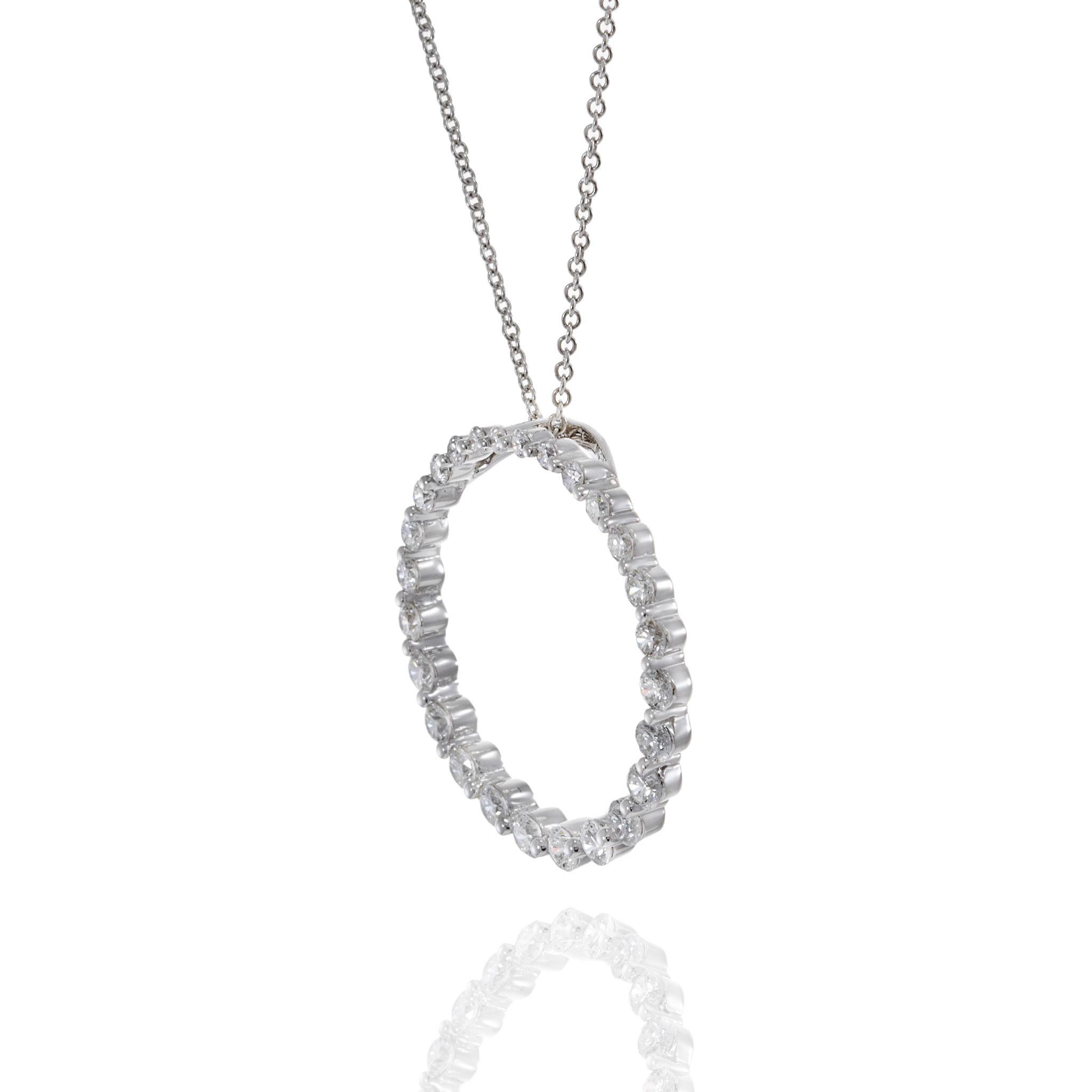 Ciondolo a forma di cerchio con diamante in oro bianco 18KT In condizioni Nuovo in vendita a New York, NY