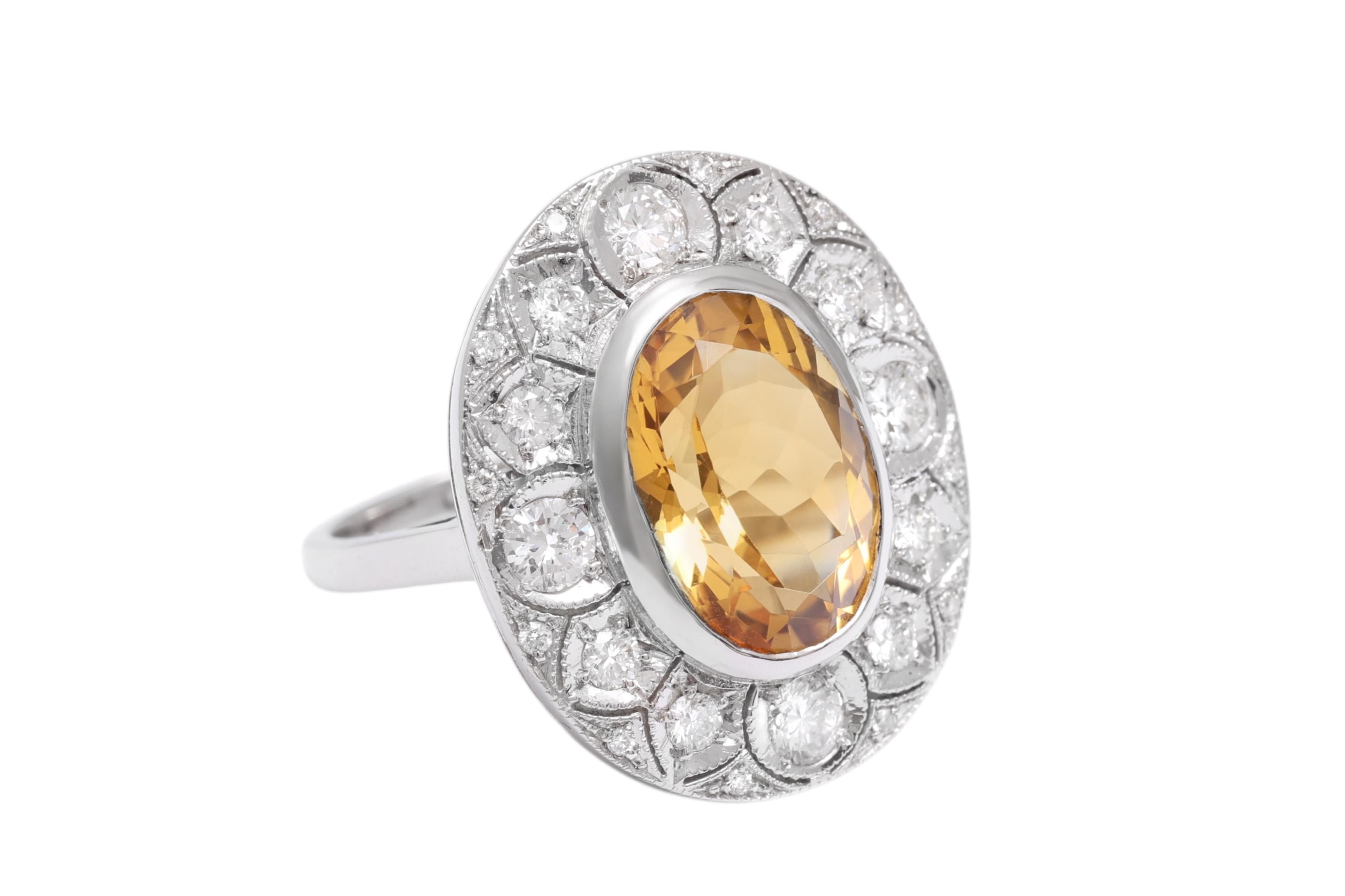 Bague cocktail en or blanc 18 carats, citrine et diamants

Magnifique bague en citrine d'une couleur qui réchauffe le coeur, sertie de diamants.

La pierre de Citrine a une couleur plus chaude et plus intense que nous avons pu montrer sur la