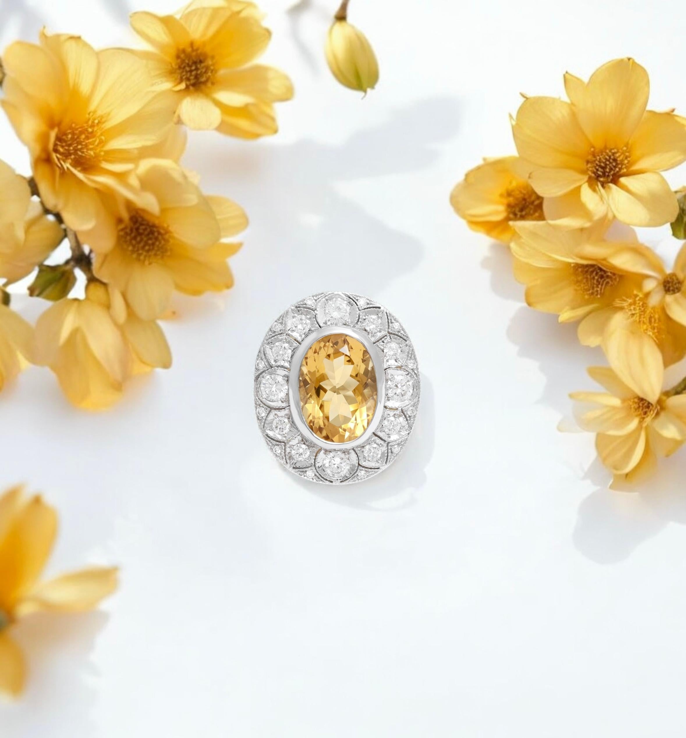 Bague cocktail en or blanc 18 carats, citrine et diamants en vente 3