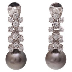 Boucles d'oreilles à clip en or blanc 18kt avec 2.32 ct. Diamants et perles de Tahiti