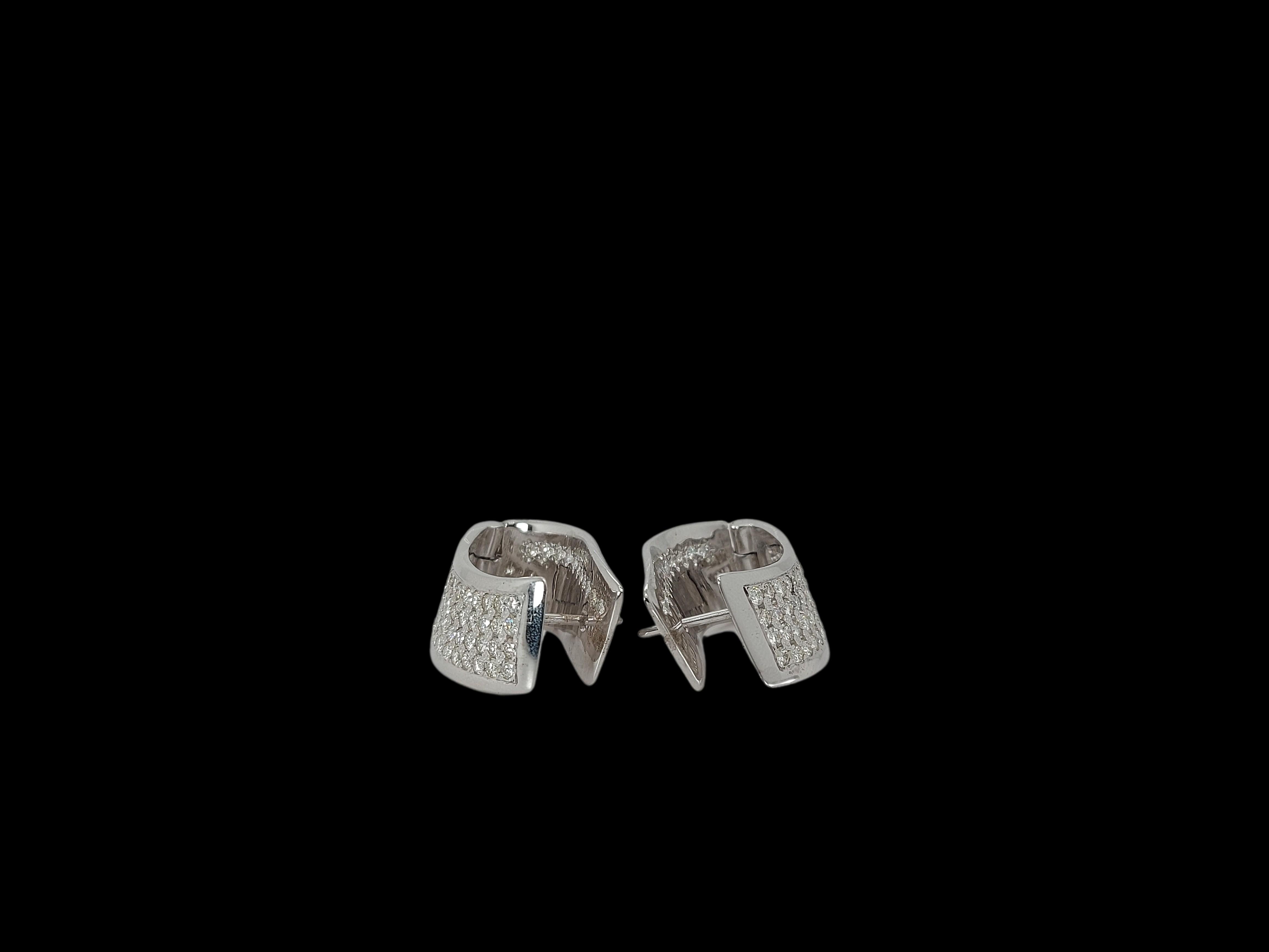 18kt White Gold Clip, on Earrings with 3.30 Ct Diamonds For Sale 4